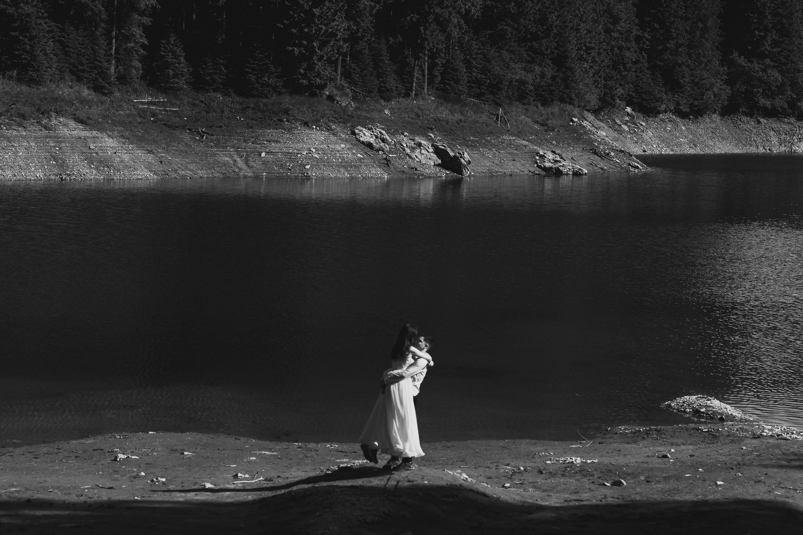 Trash the dress — Lorena&Adi  - Mihai Popa. Mihai Popa |Wedding Photographer | Worldwide | Bucharest