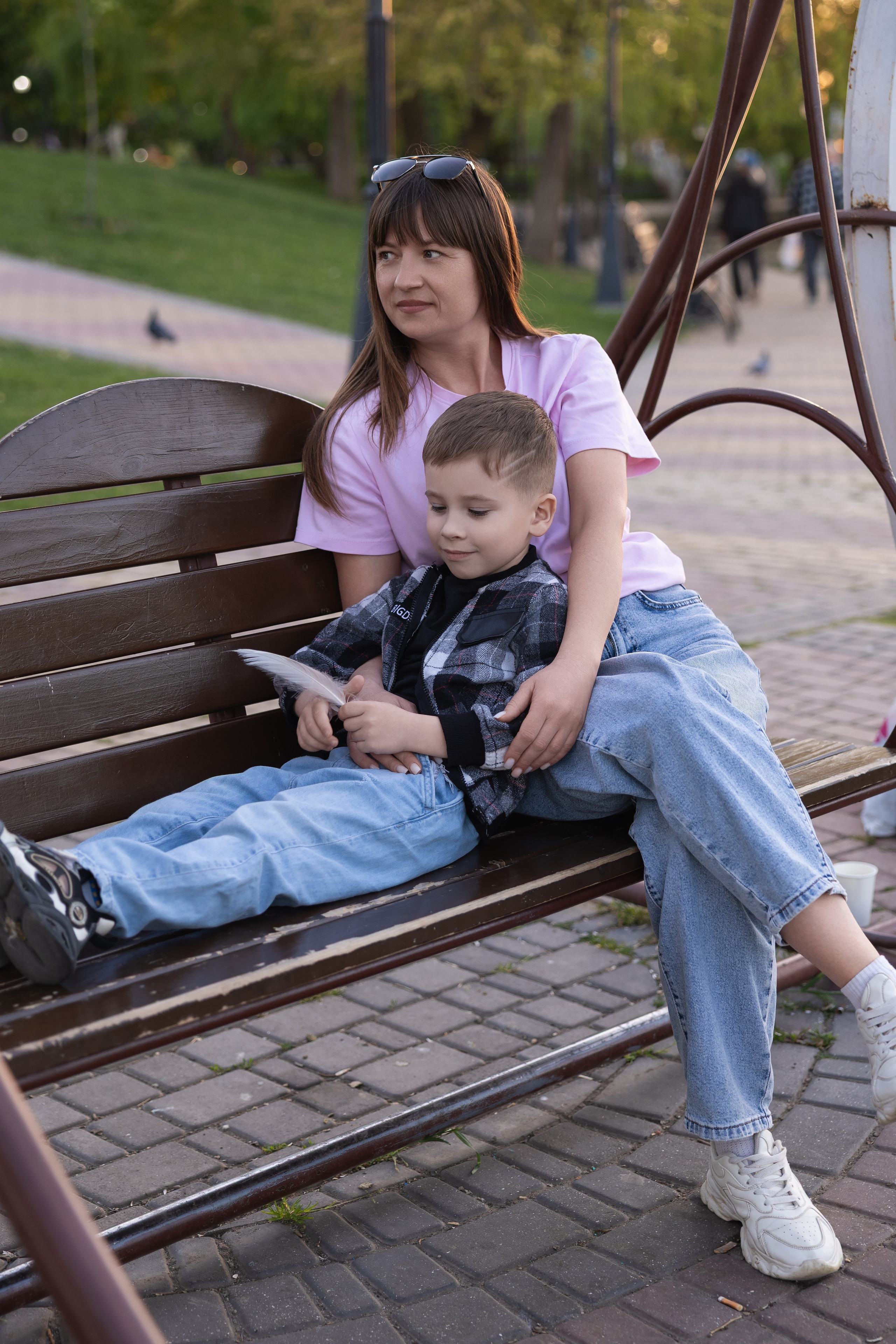 Mestni potep: Mama in sin /Городская прогулка: Мама и сын. Fotograf Zoja | Fotografiranje krsta, poroke in družine v Sloveniji