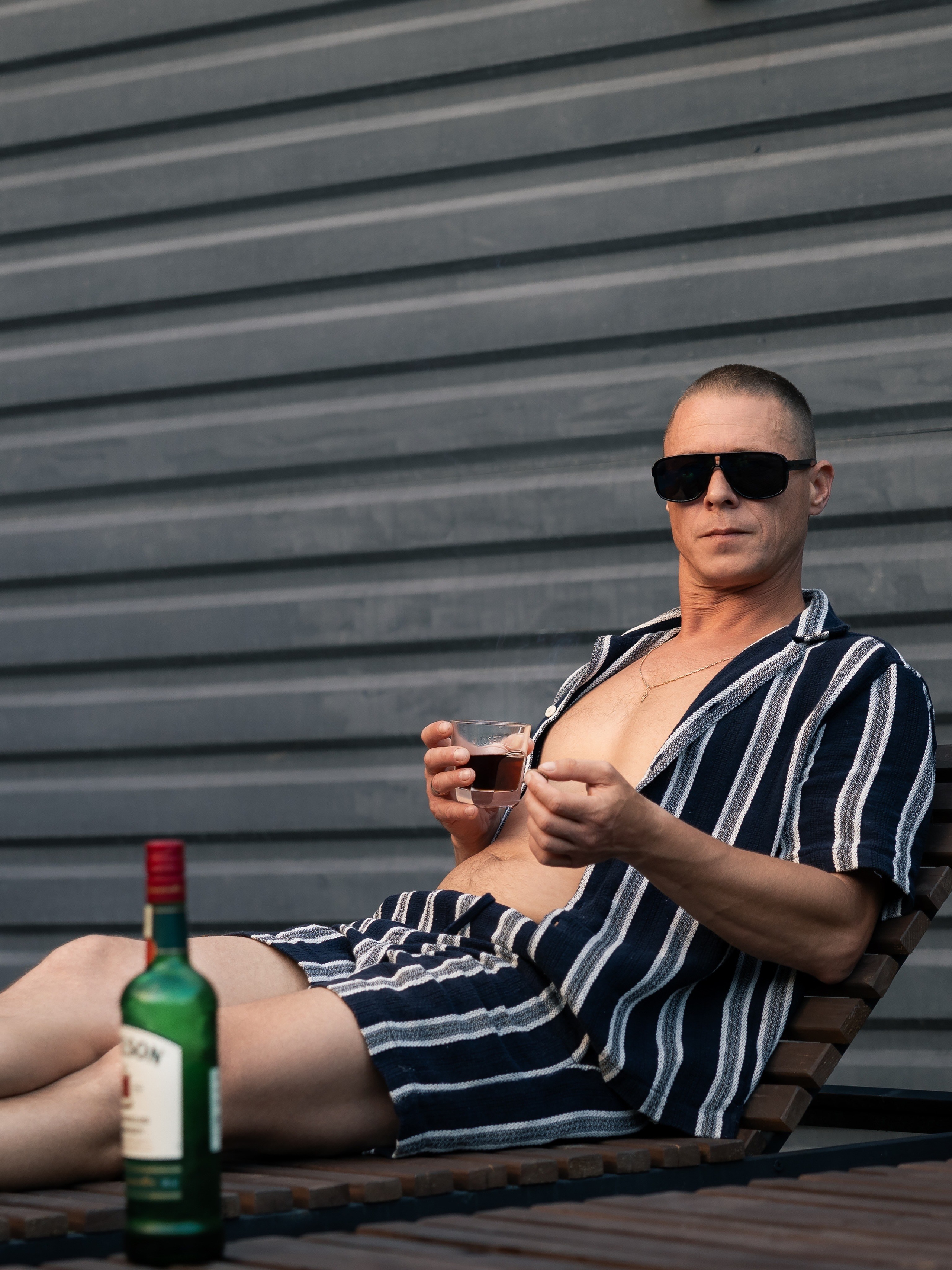 Moški portret s stilom in filmskim pridihom. 🎬Мужской портрет со стилем и кинематографичным оттенком. Fotograf Zoja | Fotografiranje krsta, poroke in družine v Sloveniji