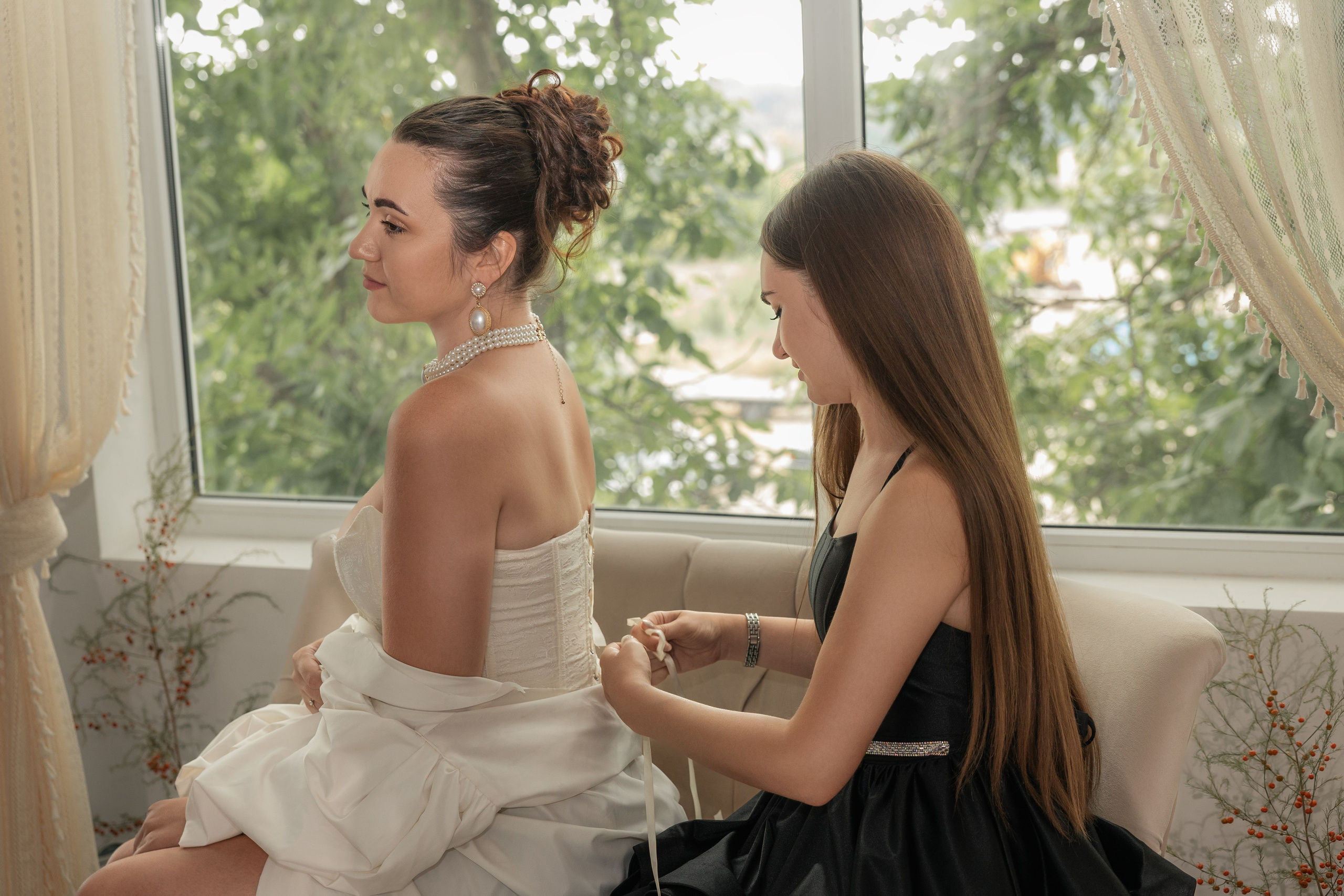 Utrinki poročnega jutra v studiu / Мгновения свадебного утра в студии. Fotograf Zoja | Fotografiranje krsta, poroke in družine v Sloveniji