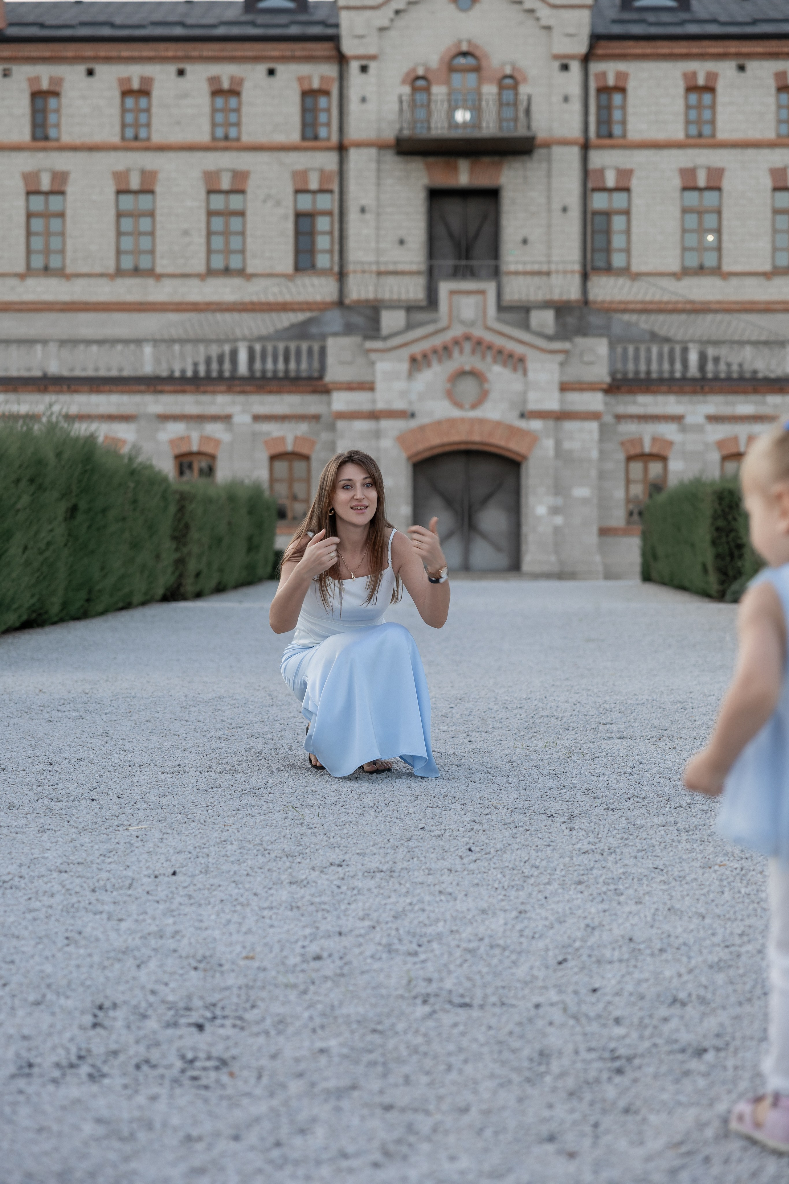 Pravljična kulisa za neprecenljive družinske spomine. 🏰💙. Фотограф Zoja
