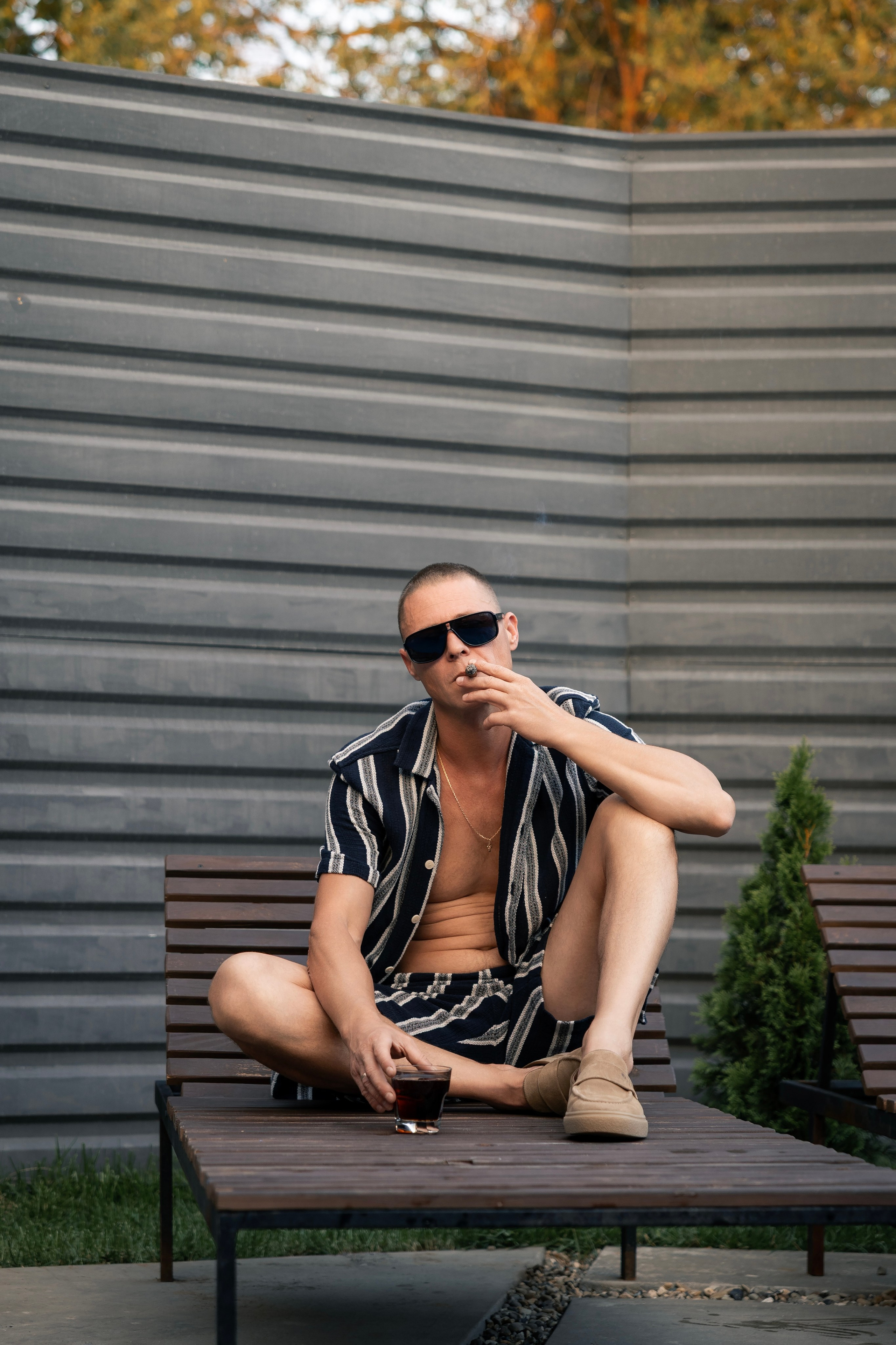 Moški portret s stilom in filmskim pridihom. 🎬Мужской портрет со стилем и кинематографичным оттенком. Fotograf Zoja | Fotografiranje krsta, poroke in družine v Sloveniji