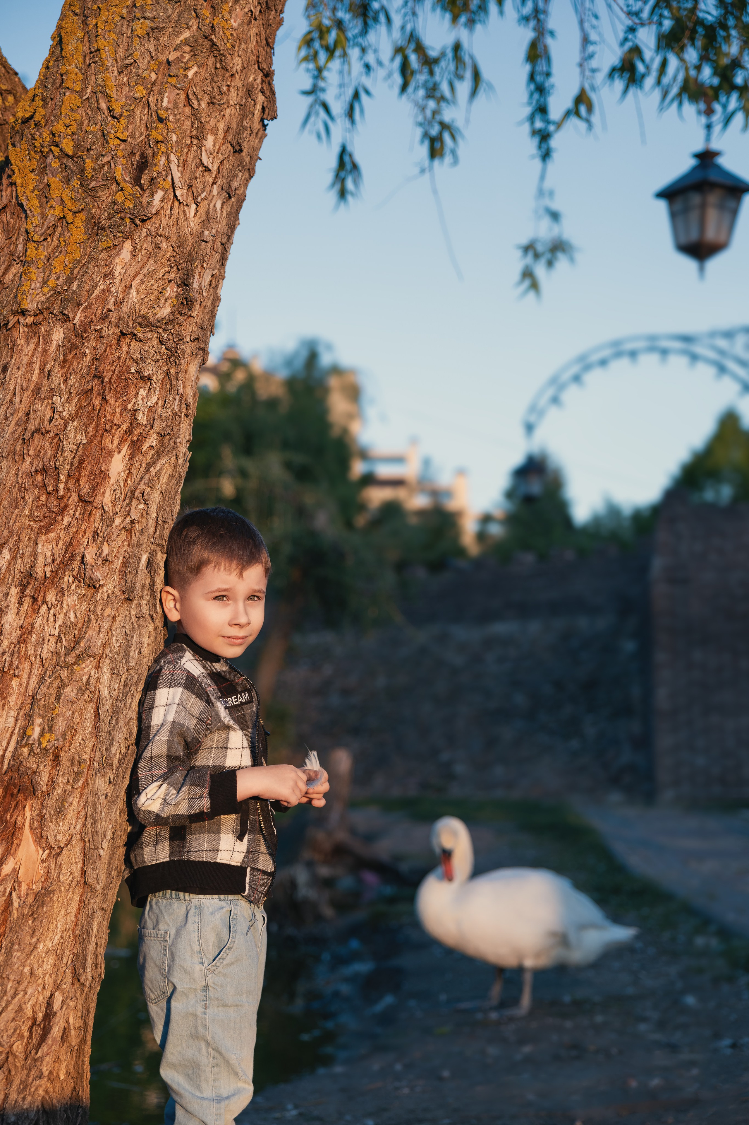 Mestni potep: Mama in sin /Городская прогулка: Мама и сын. Fotograf Zoja | Fotografiranje krsta, poroke in družine v Sloveniji