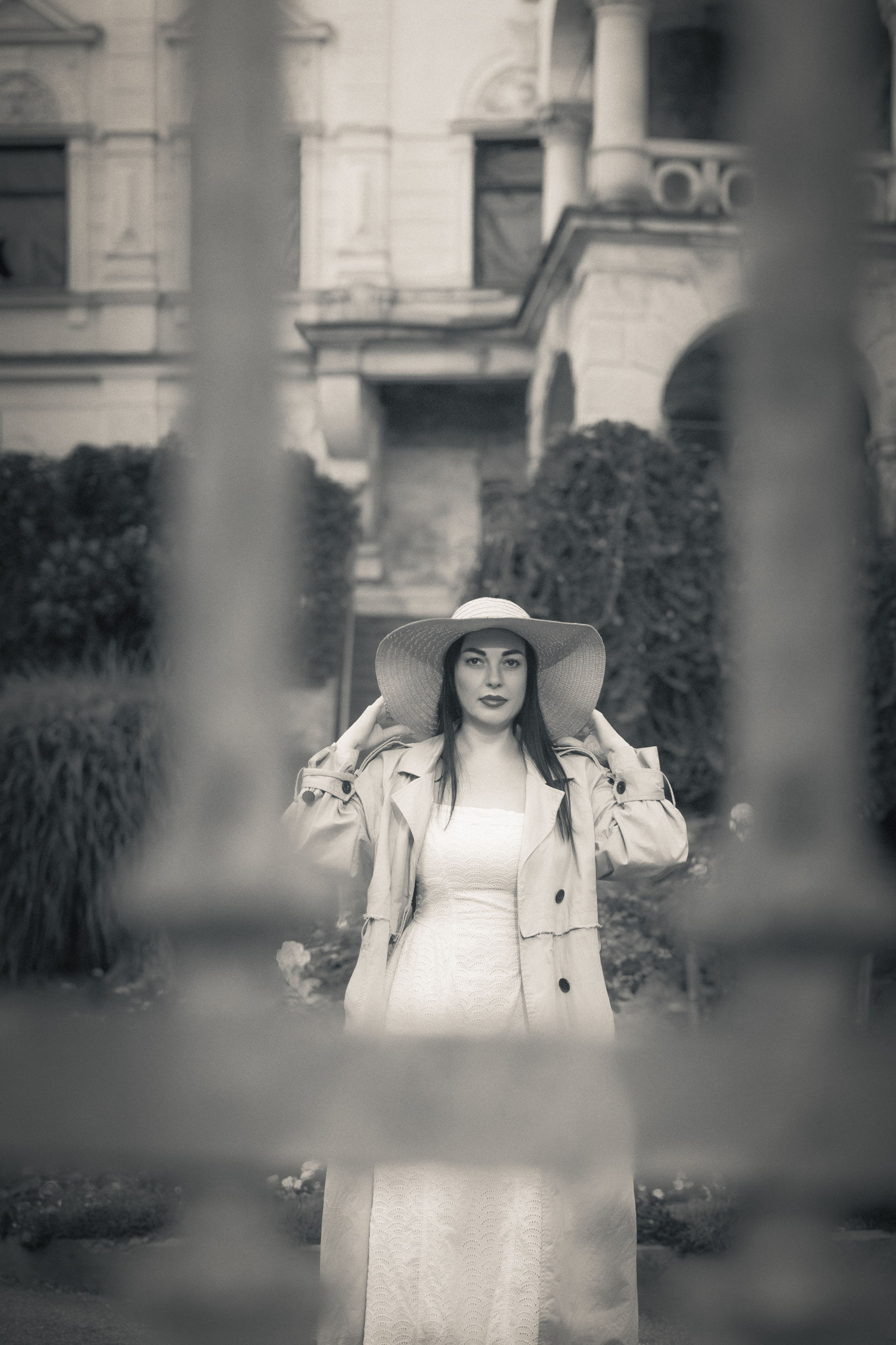 Ujeta sličica iz filma. Jesenska nostalgija na dvorcu Viltuš. Fotograf Zoja | Fotografiranje krsta, poroke in družine v Sloveniji