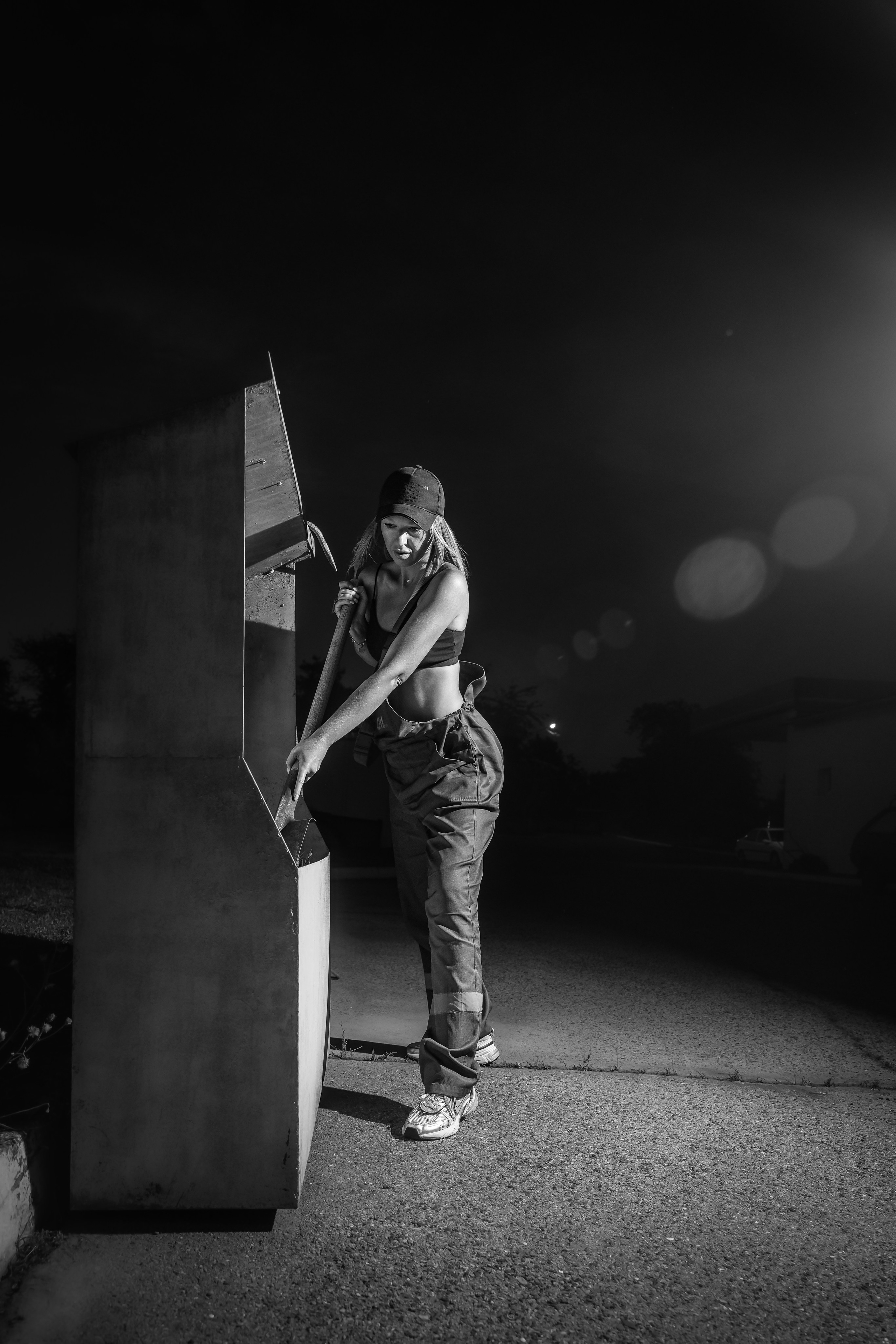 Vibe 02: Bencinska / Вайб 02: Заправка. Fotograf Zoja | Fotografiranje krsta, poroke in družine v Sloveniji