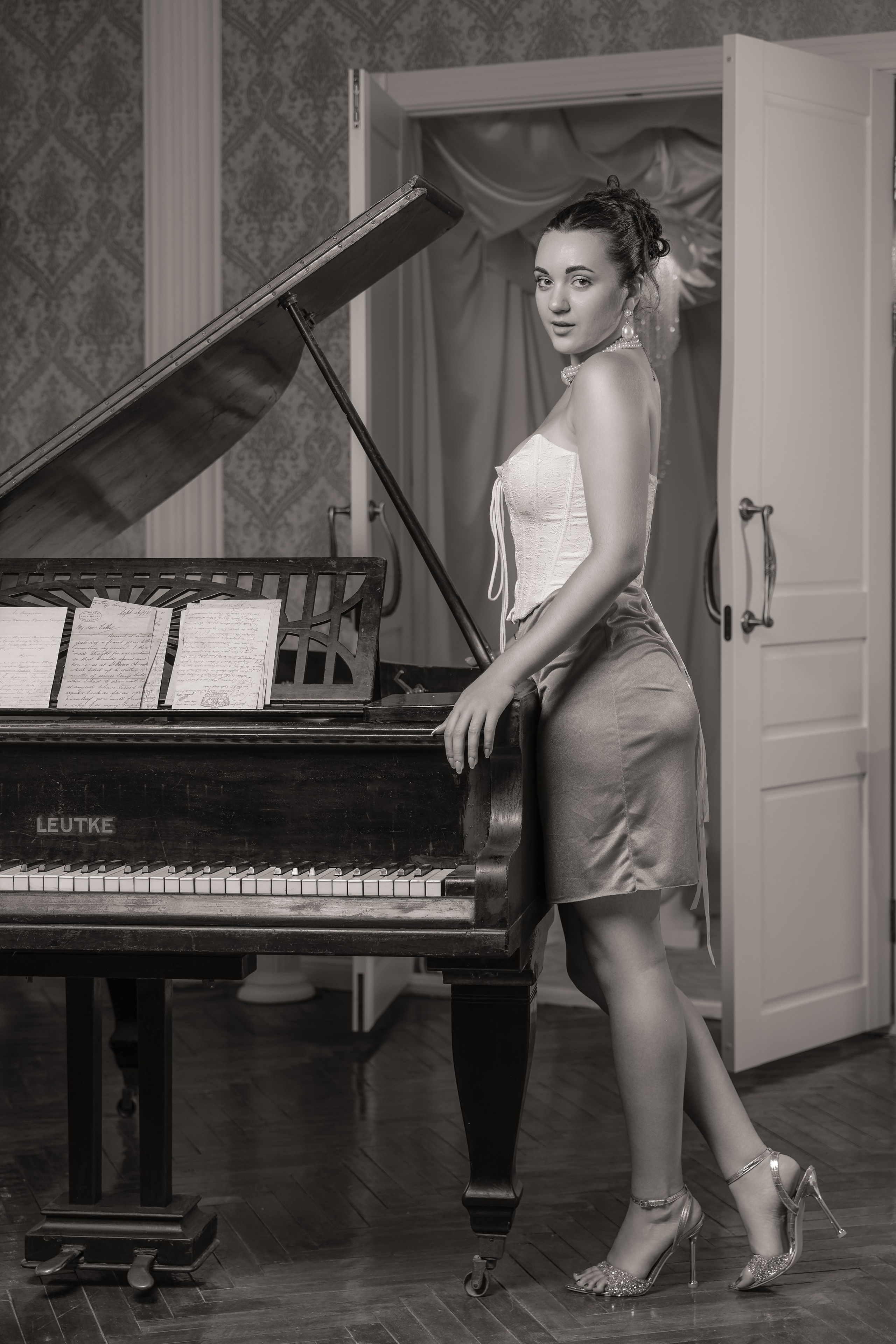 Utrinki poročnega jutra v studiu / Мгновения свадебного утра в студии. Fotograf Zoja | Fotografiranje krsta, poroke in družine v Sloveniji
