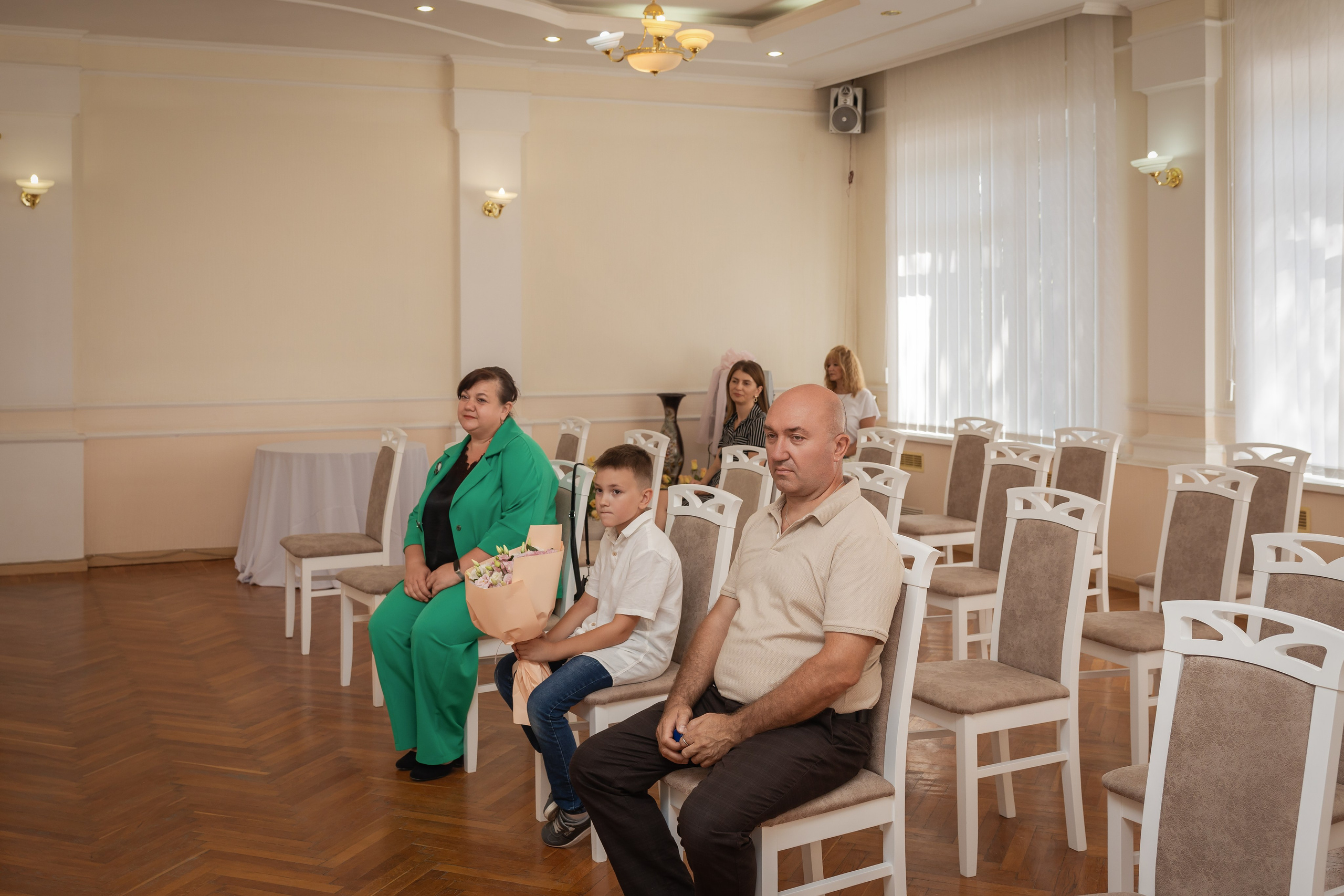 Poročni dan: od zaobljube do sprehoda / Свадебный день: от клятвы до прогулки. Fotograf Zoja | Fotografiranje krsta, poroke in družine v Sloveniji