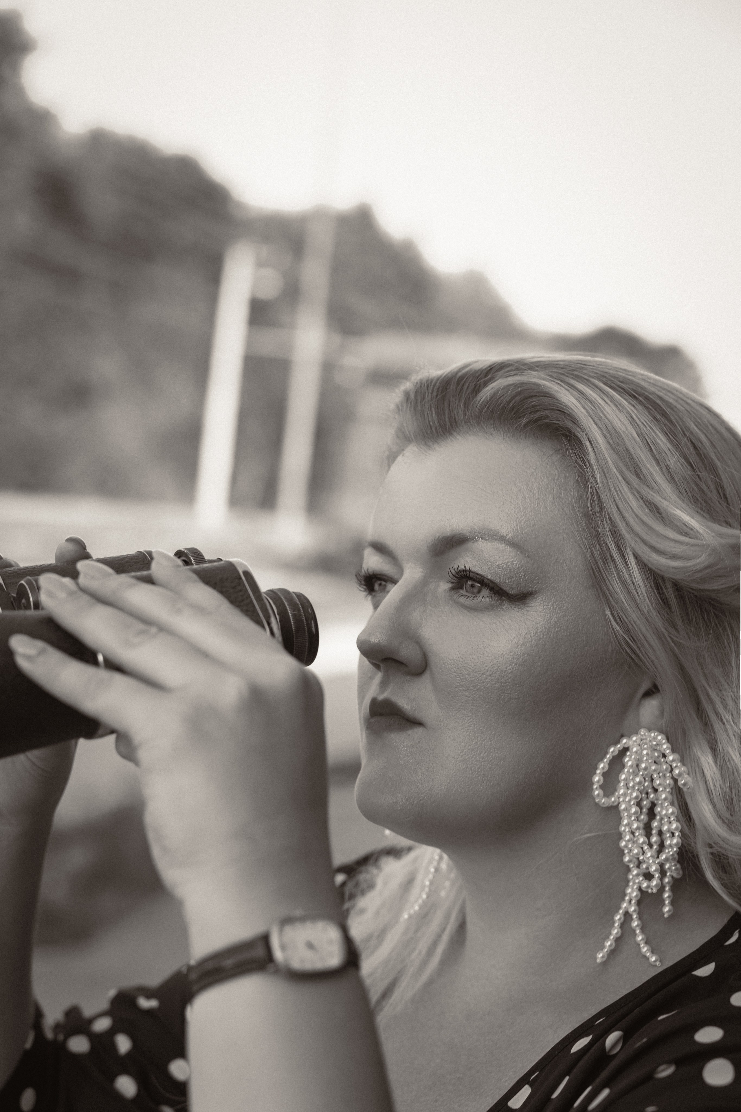 Filmski kadri v retro stilu. 🎬🖤. Fotograf Zoja | Fotografiranje krsta, poroke in družine v Sloveniji