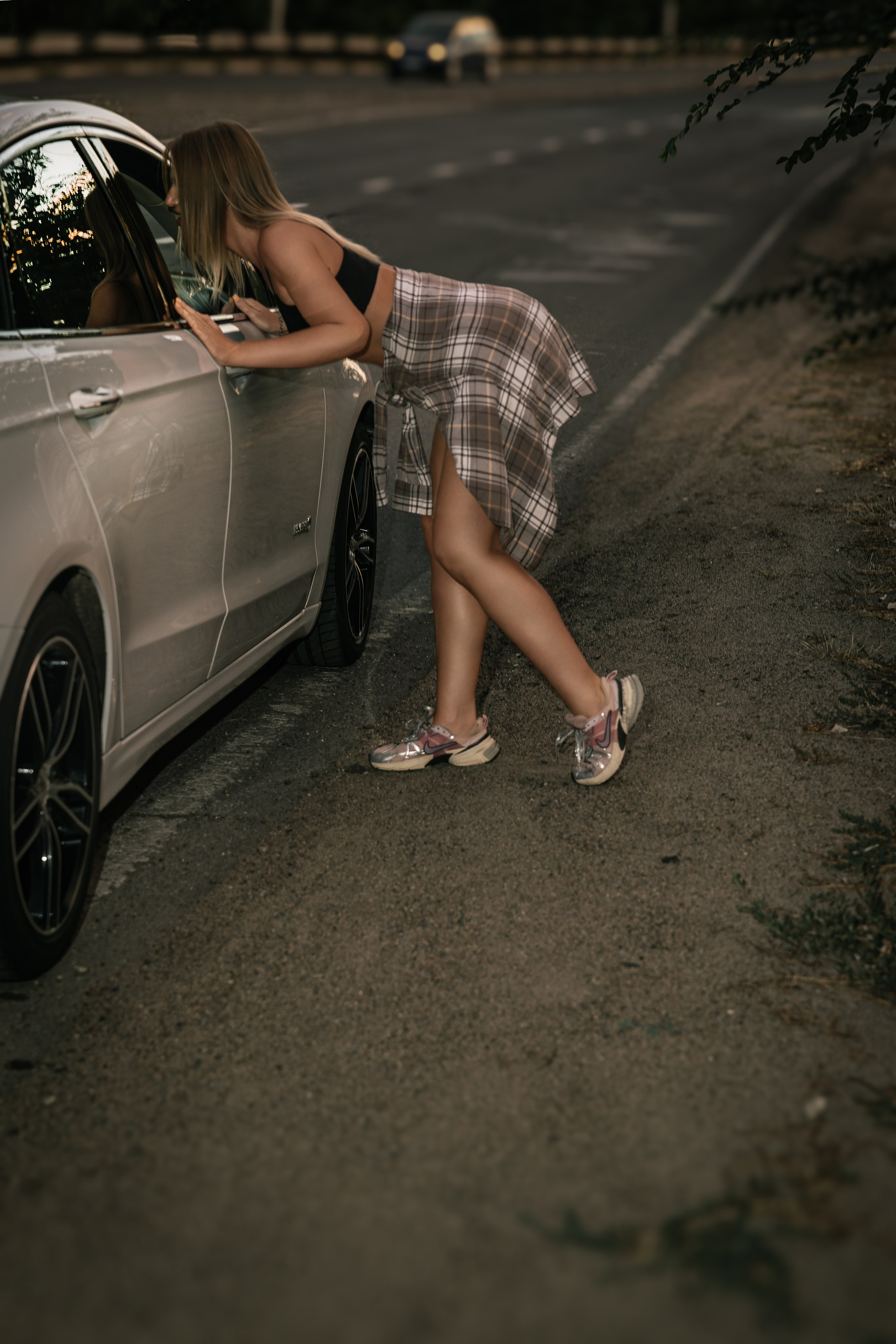 Vibe 02: Bencinska / Вайб 02: Заправка. Fotograf Zoja | Fotografiranje krsta, poroke in družine v Sloveniji