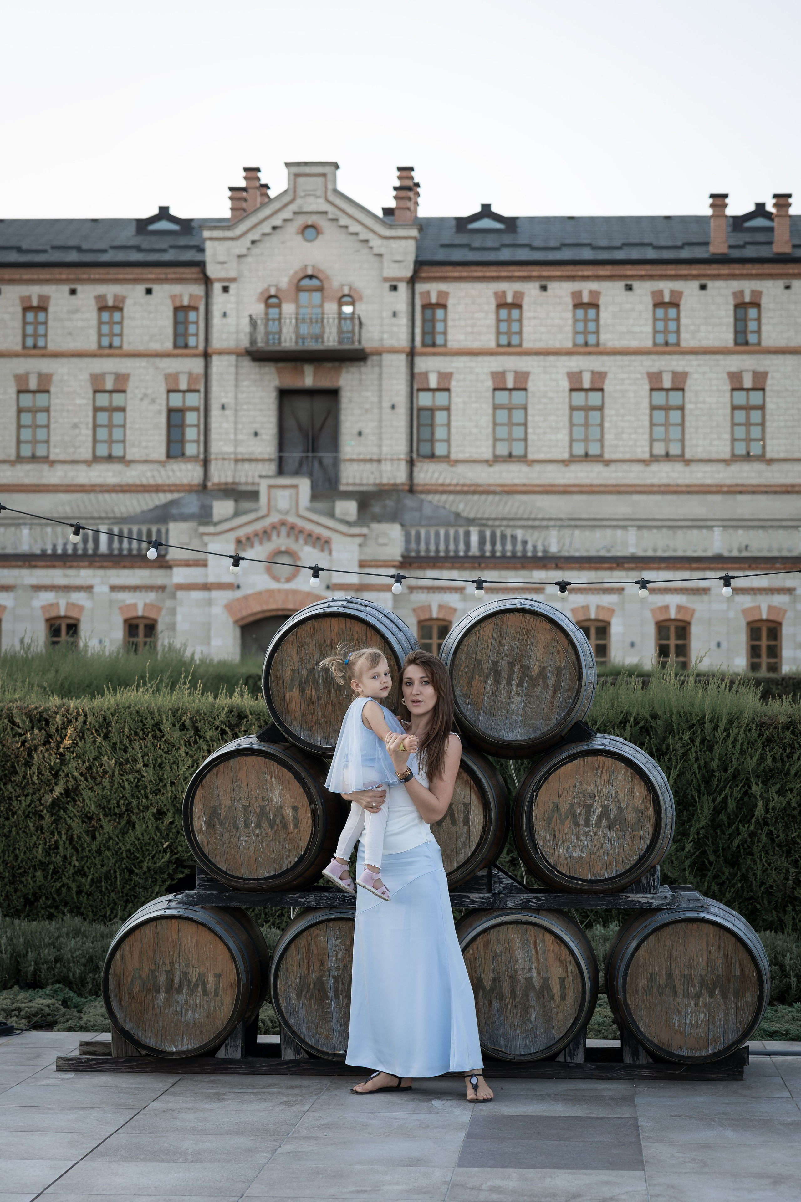 Pravljična kulisa za neprecenljive družinske spomine. 🏰💙. Фотограф Zoja