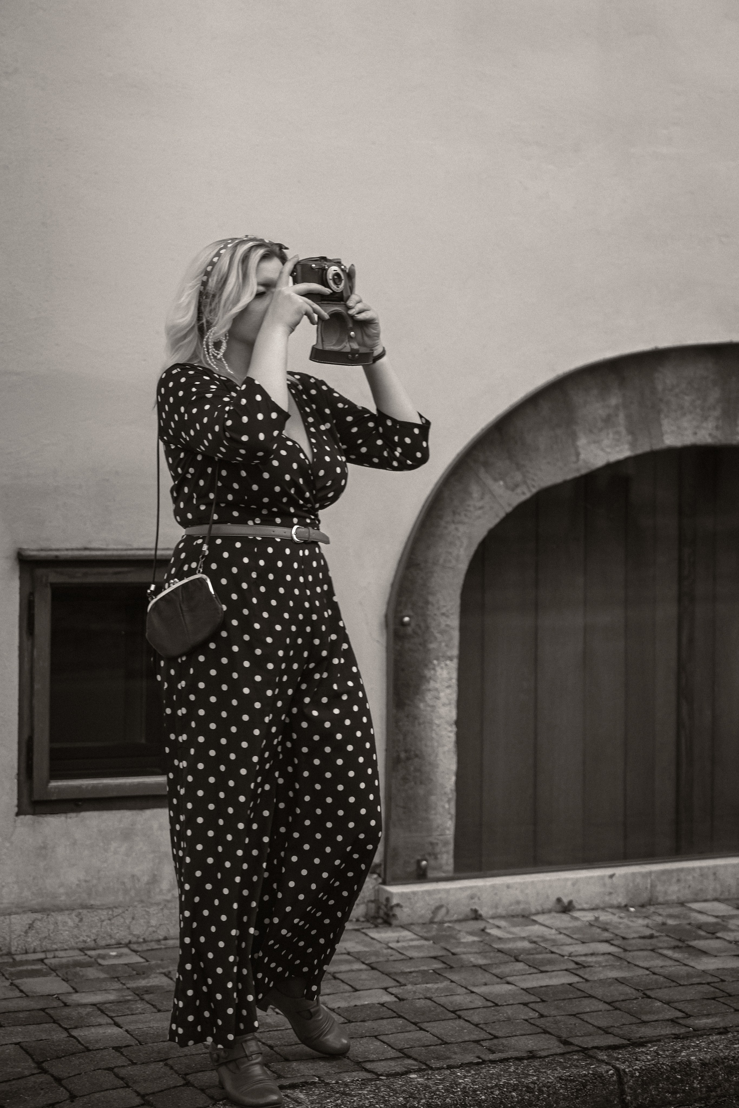 Filmski kadri v retro stilu. 🎬🖤. Fotograf Zoja | Fotografiranje krsta, poroke in družine v Sloveniji