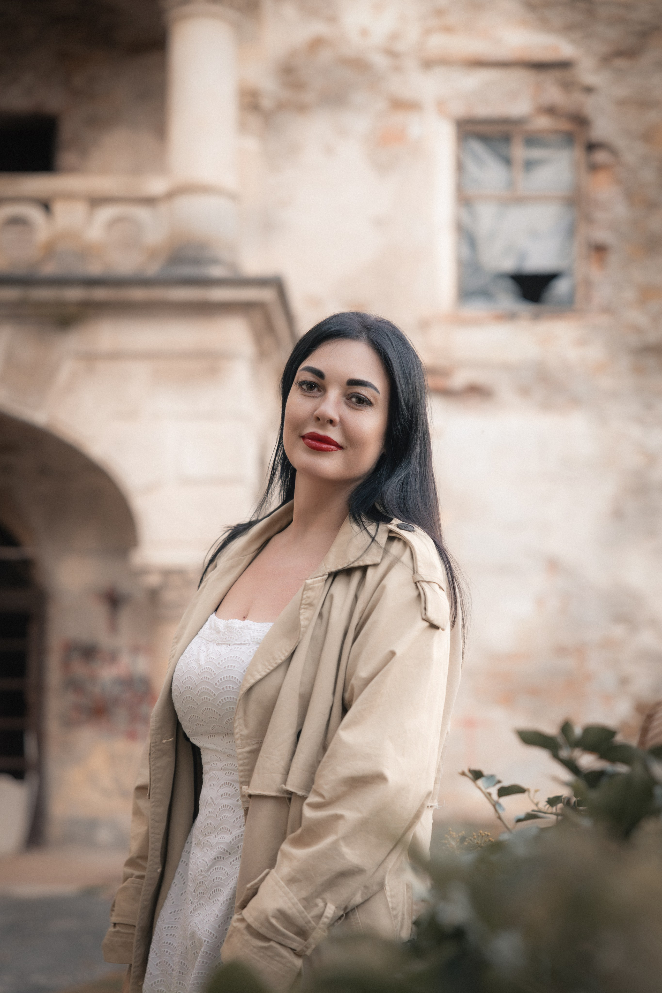 Ujeta sličica iz filma. Jesenska nostalgija na dvorcu Viltuš. Fotograf Zoja | Fotografiranje krsta, poroke in družine v Sloveniji