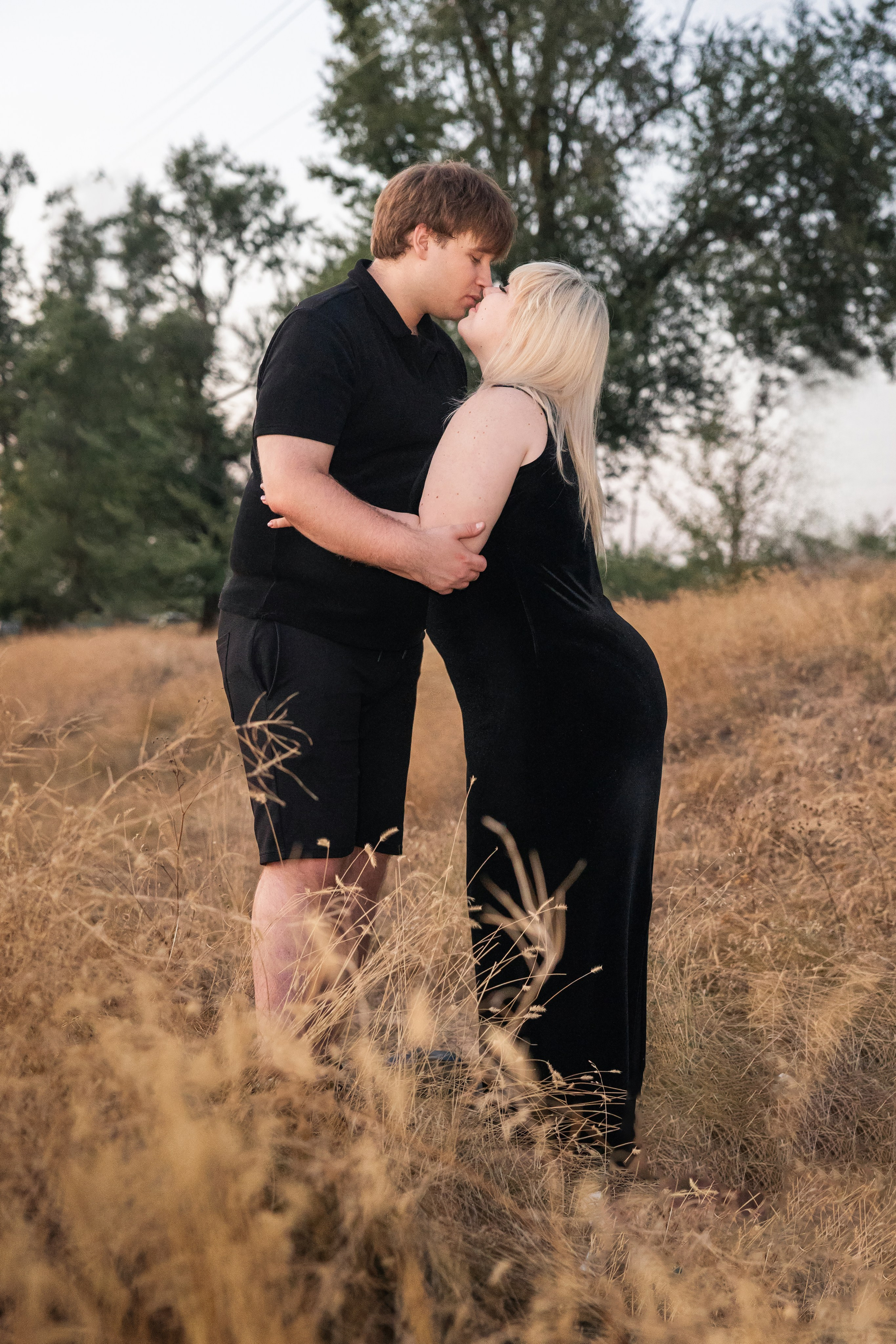 Piknik z harmoniko / Пикник с аккордеоном. Fotograf Zoja | Fotografiranje krsta, poroke in družine v Sloveniji