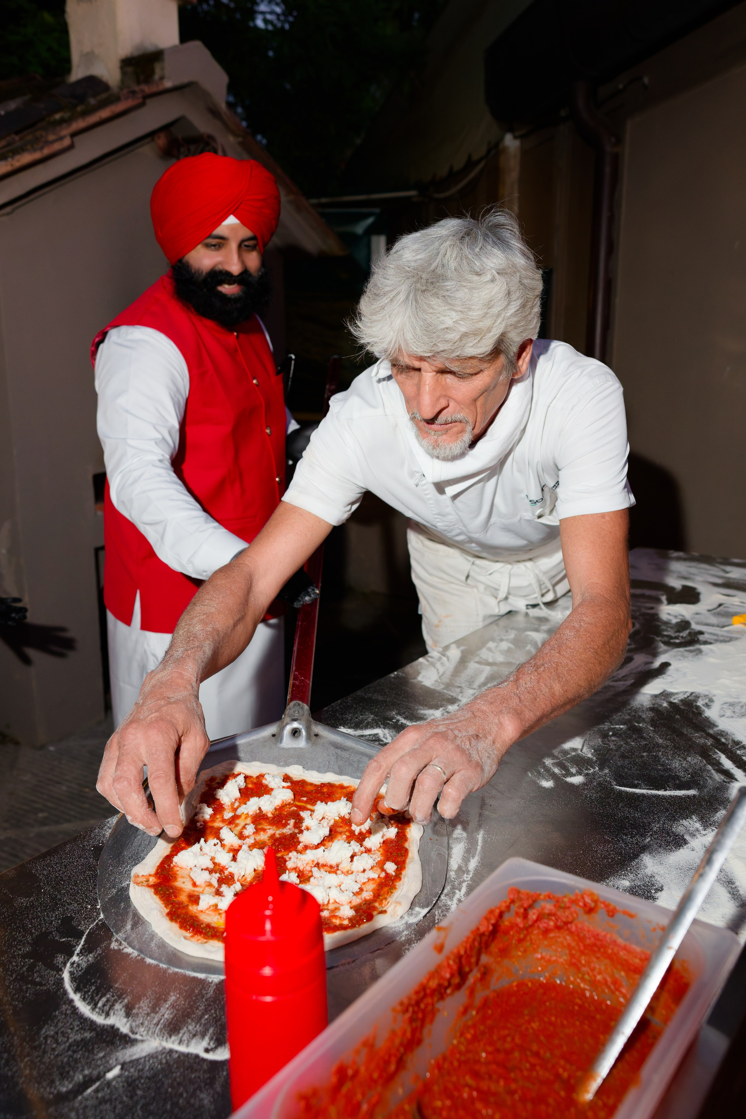 Pizza Party at Tenuta Massini, Florence, Italy. Destination Wedding Photographer — Nikita Burtsev