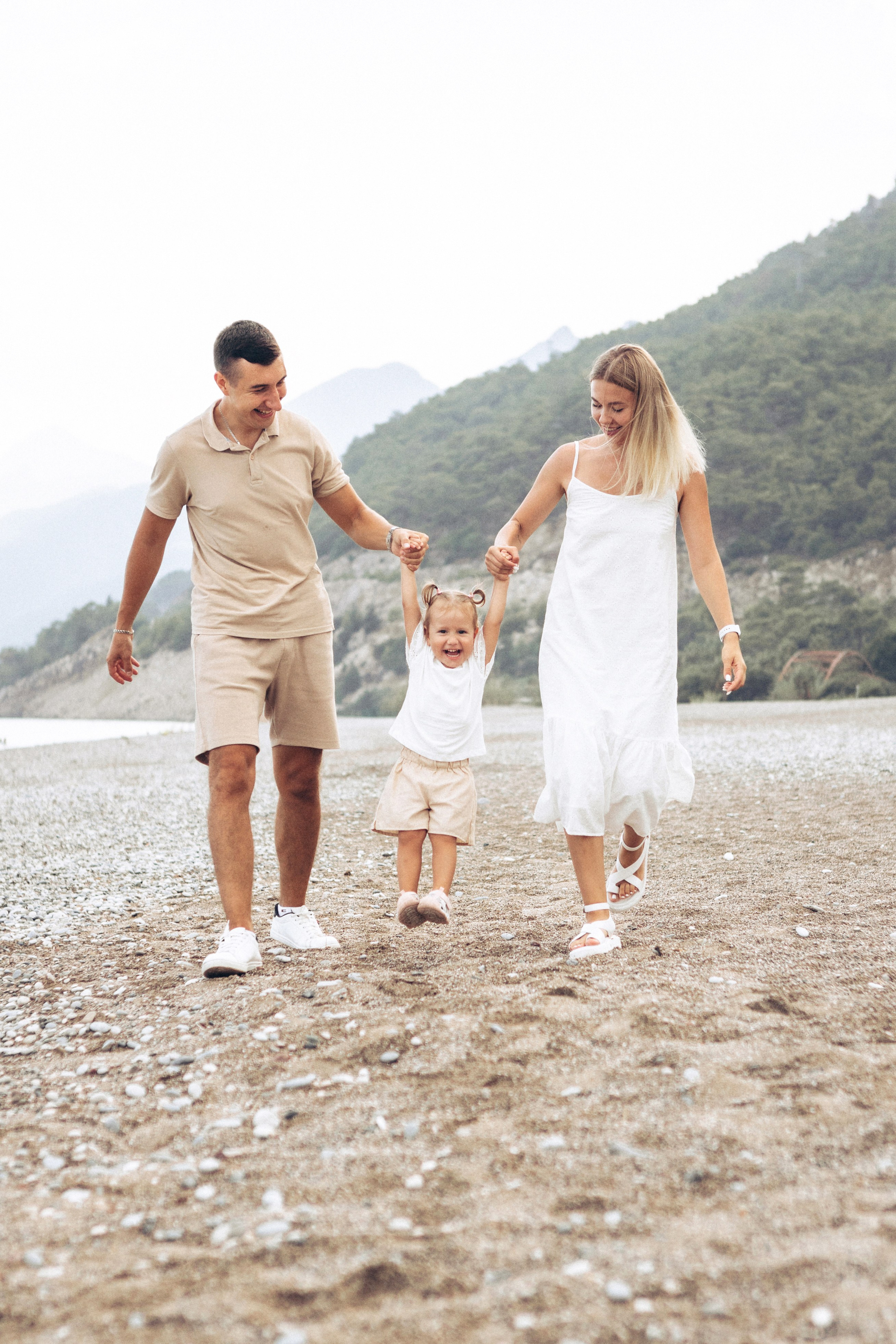 Семейная фотосессия на пляже Анталии. Фотограф в Анталии, Кемере и Белеке