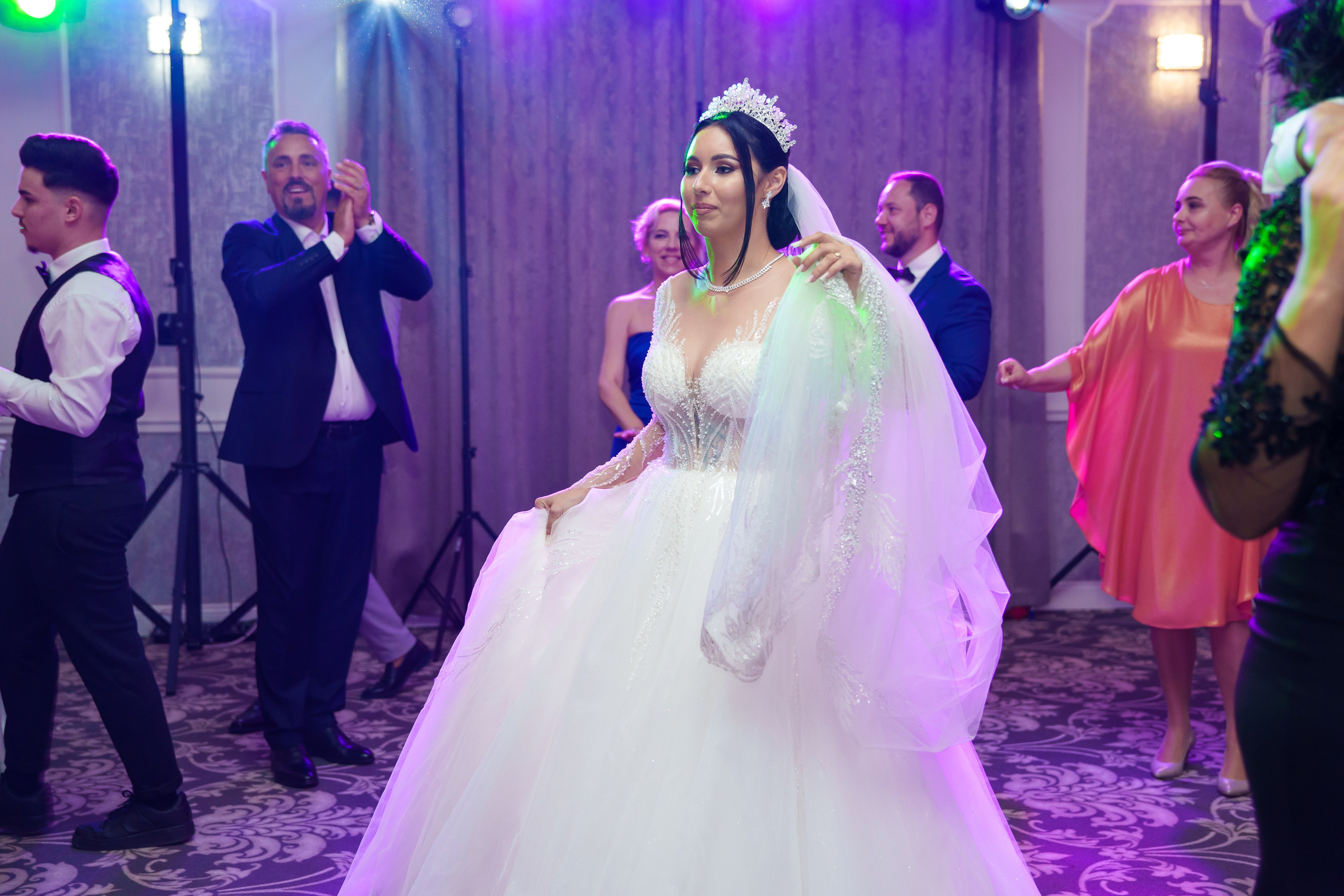 Bella & Adi. Foto Studio — Fotograf de evenimente, nunti, botezuri, portrete