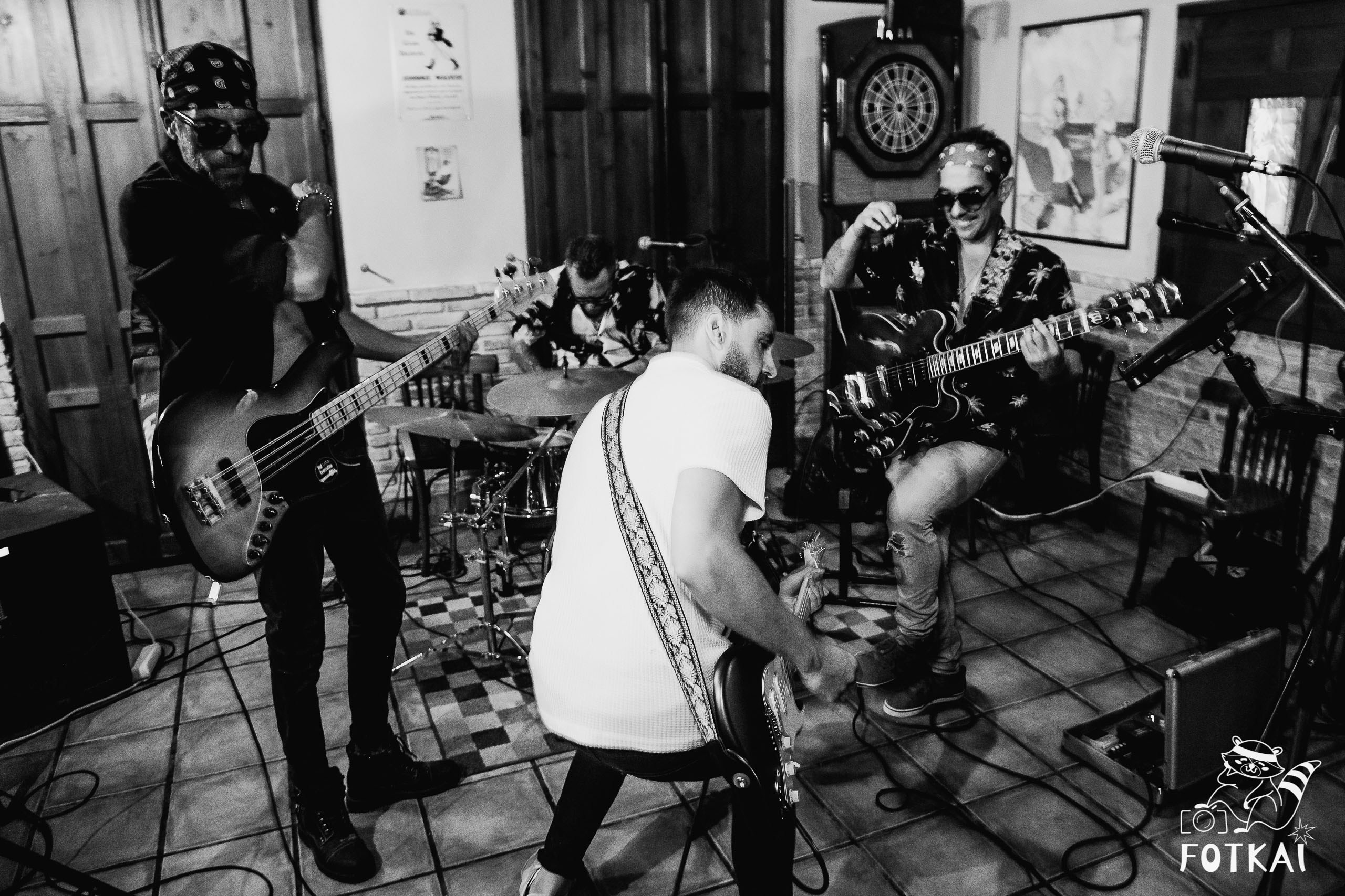 Stones of the Coast en Café Aljibe Rojales: Reportaje fotográfico 30.08.25 | FOTKAI