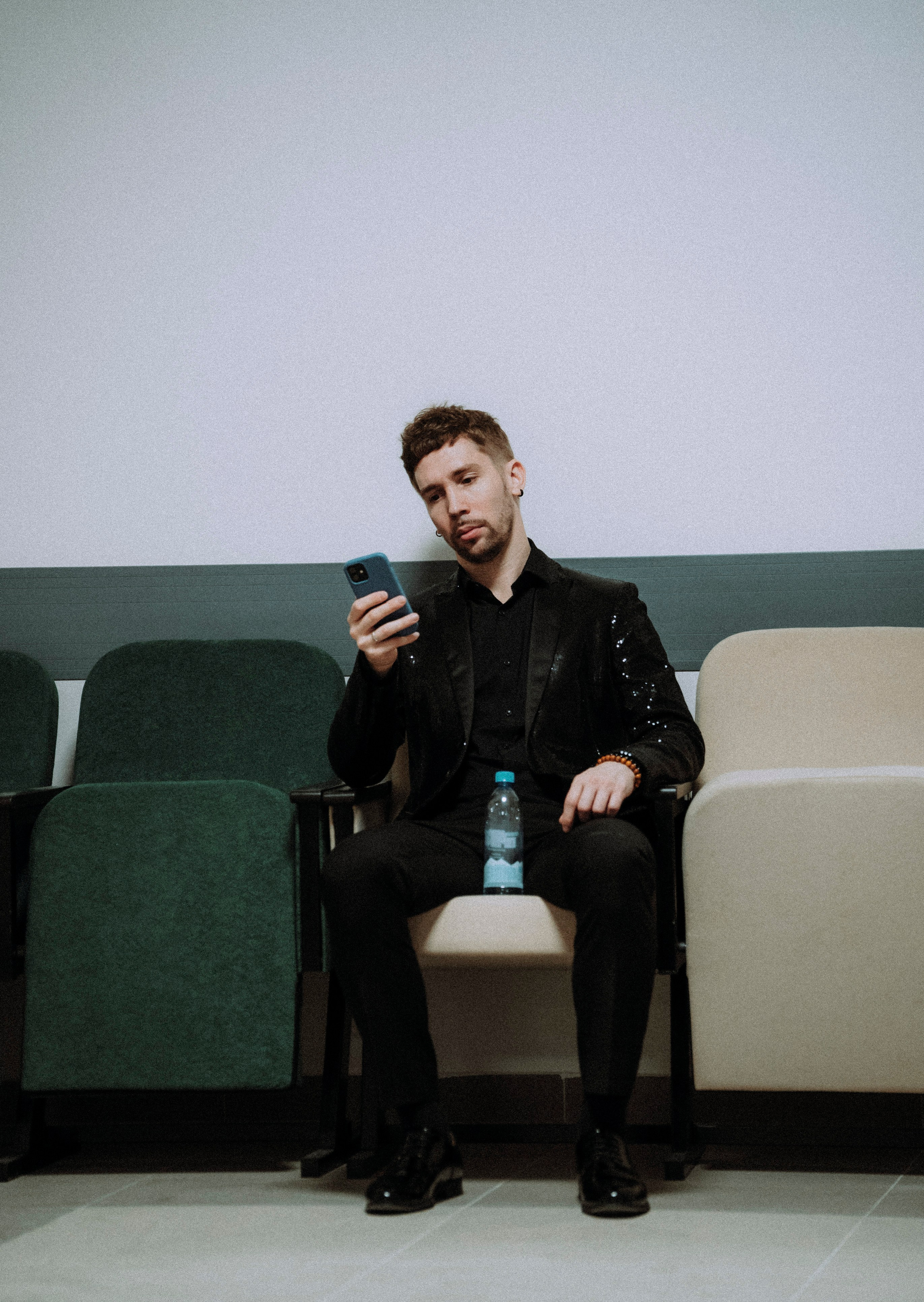 2025. Стрит-фотография, полная абсурда, идиотизма и красоты