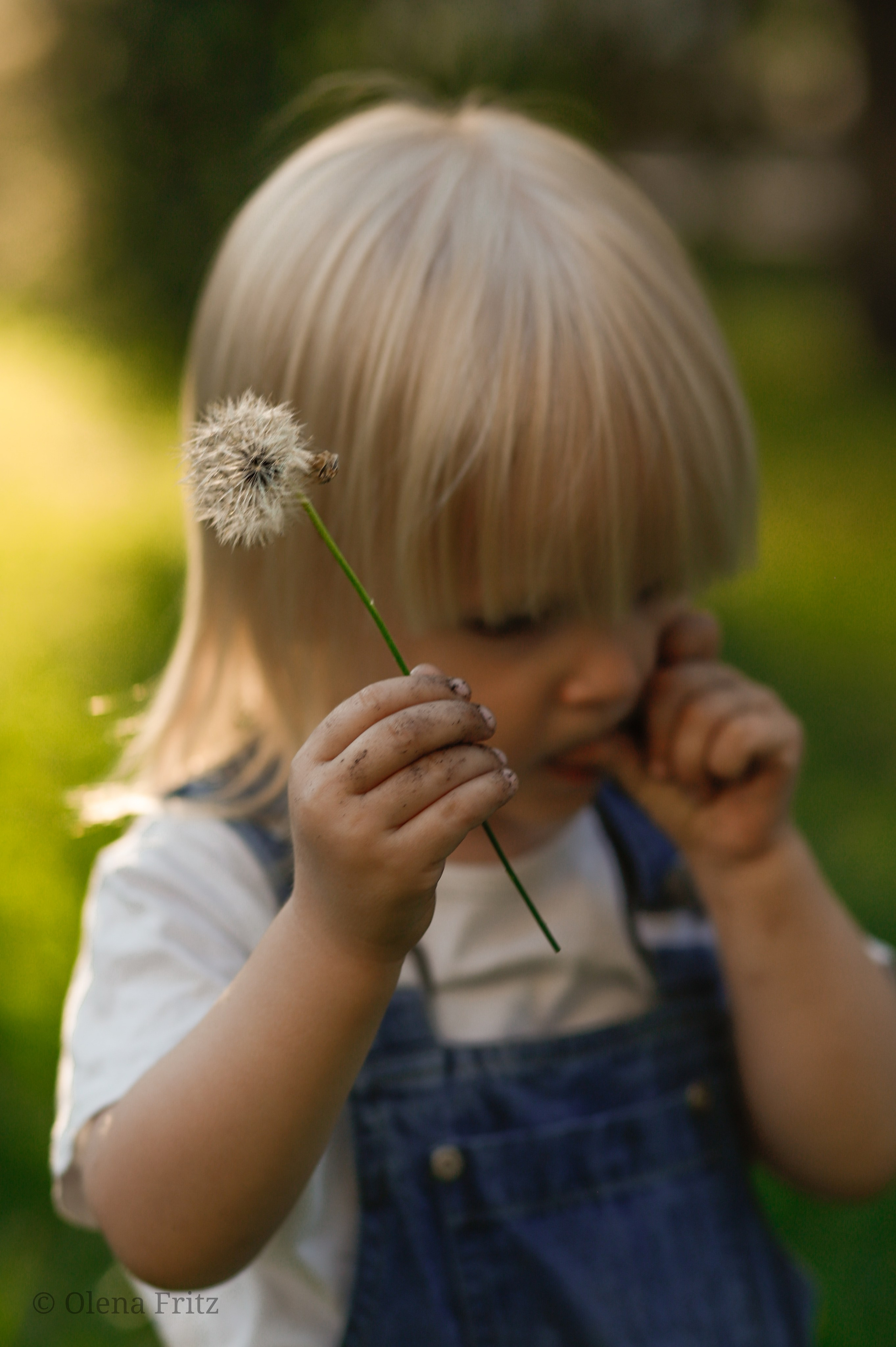 Mädchen im Garten. Olena Fritz Fotografie