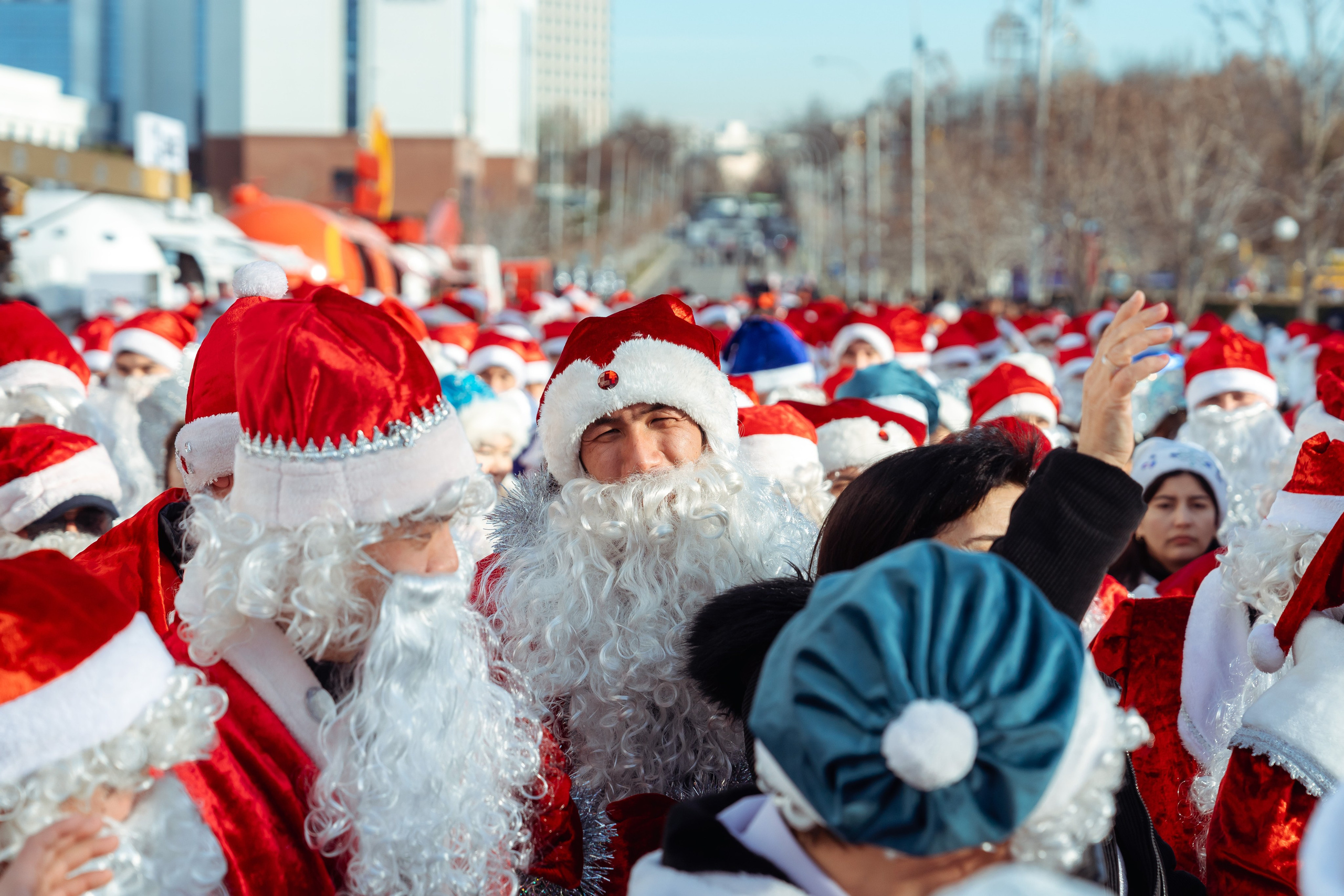 Парад Дедов Морозов. Георгий Намазов | Фотограф в Ташкенте