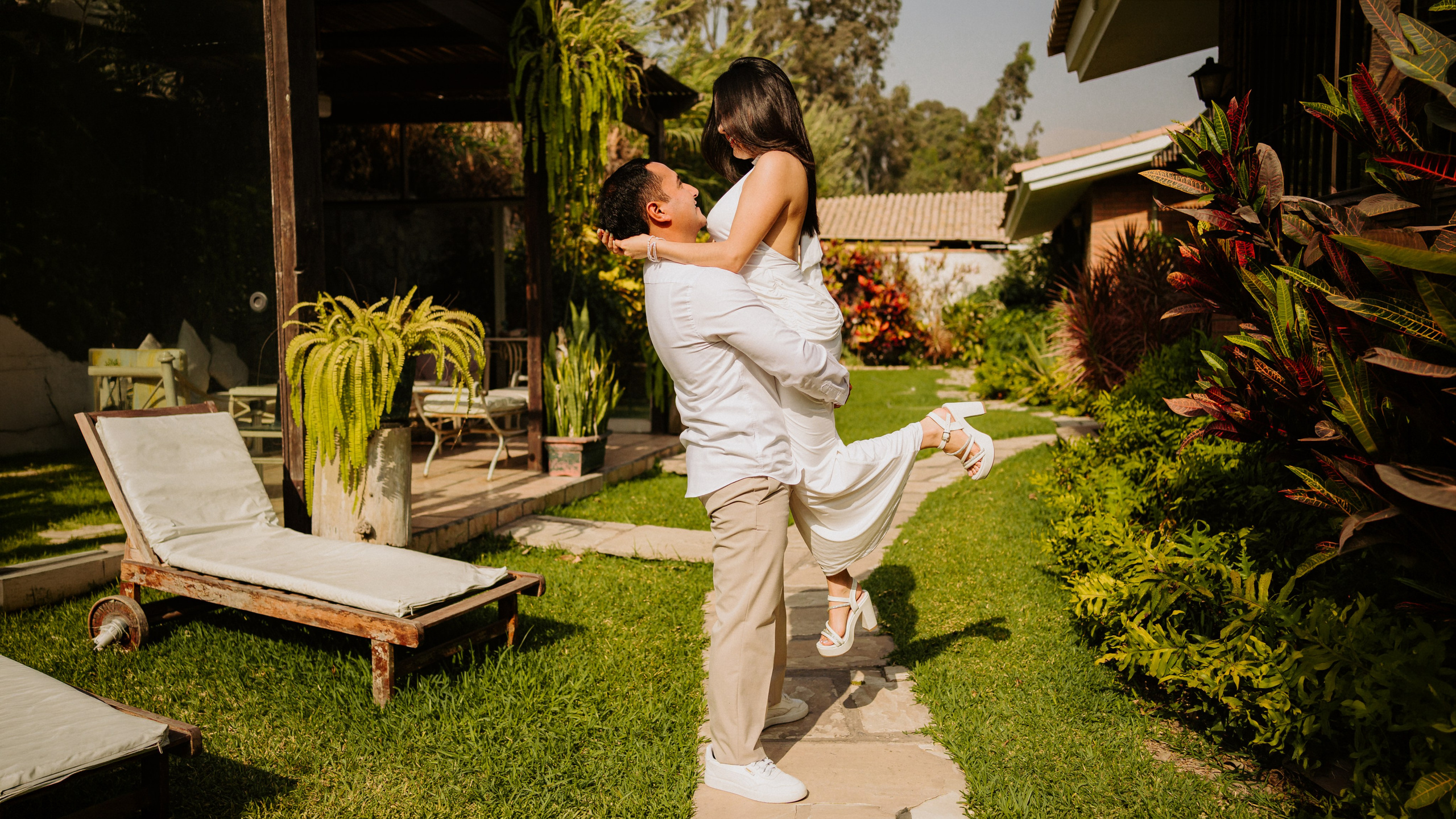 Alejandra y Brayan. Fotógrafo de Bodas en Lima | Ronhy Altamirano. Fotografía narrativa y cinematográfica para bodas, quinceañeras y eventos exclusivos