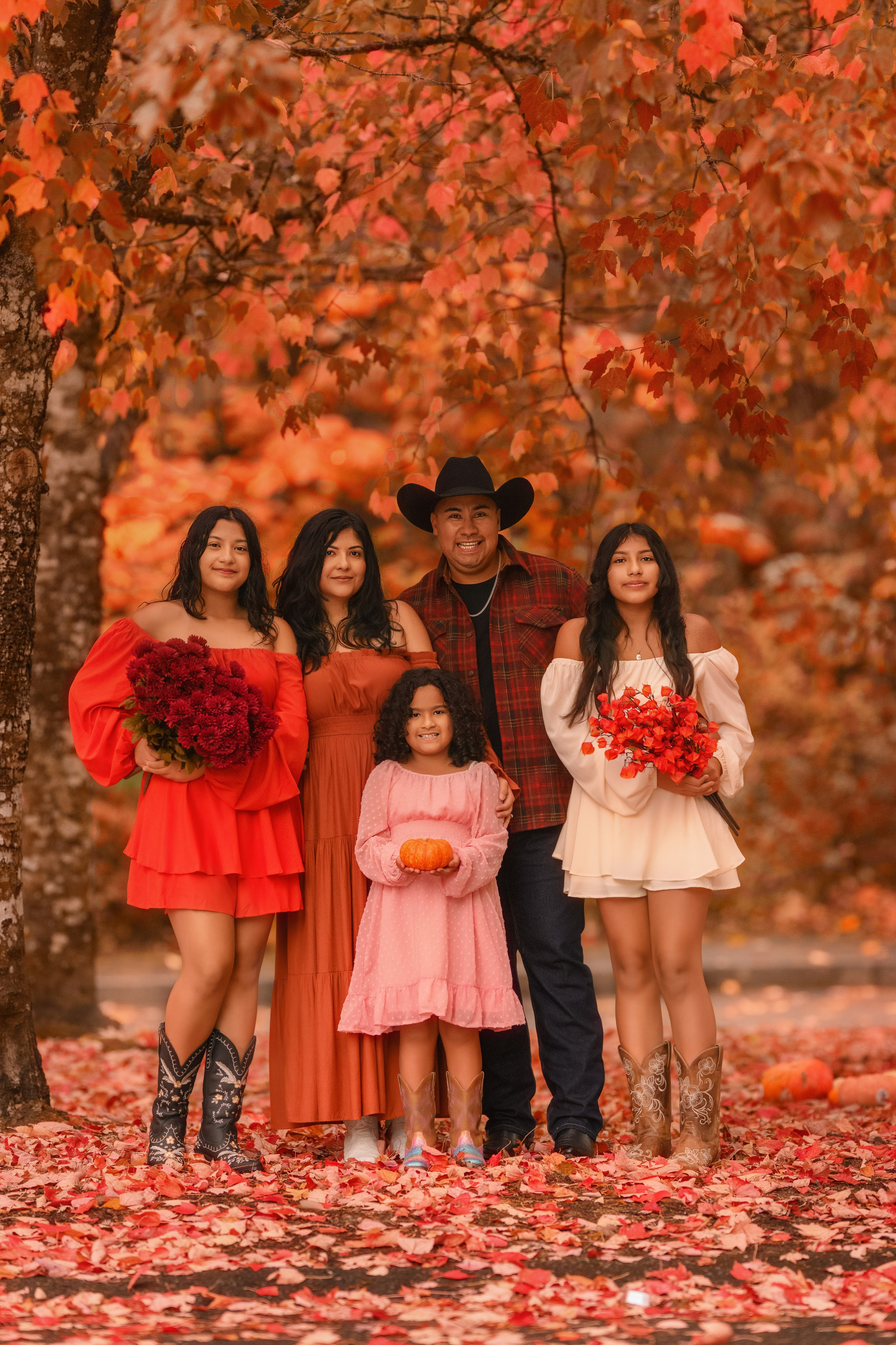Yissel and her family. Wedding & family photography in Seattle area. Helen Michelle photographer