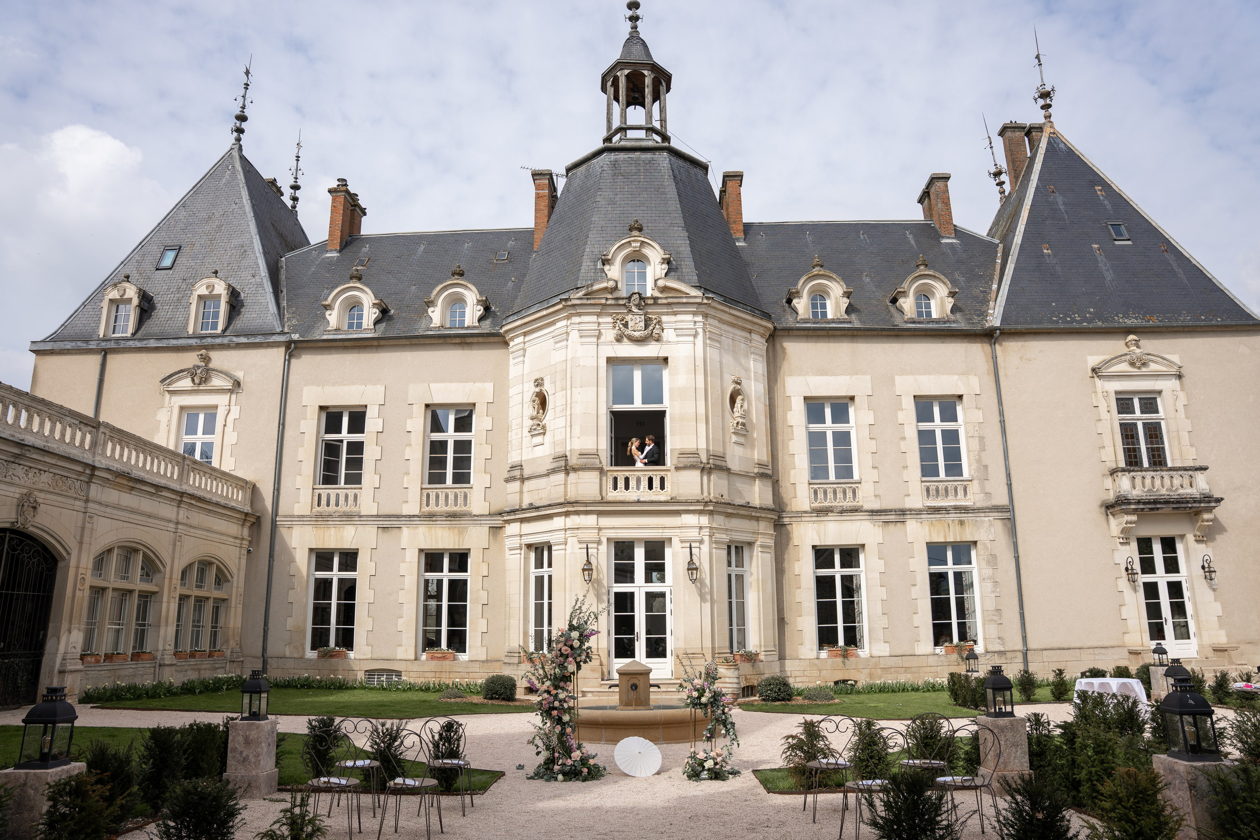 Chateau elopement inspiration. Wedding photographer in Paris Oksana Shum