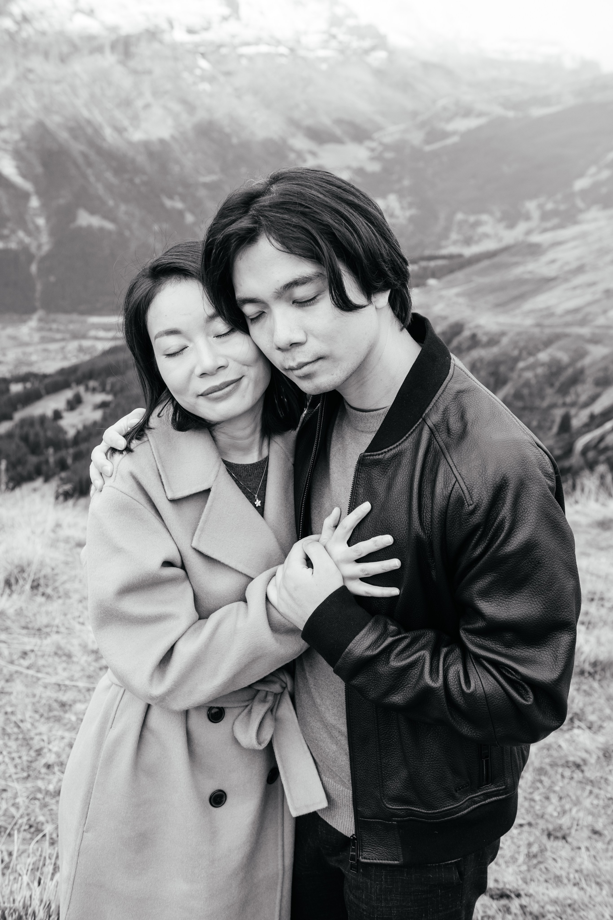 Kaiwen & Xiaoming Grindelwald, Switzerland. I am Elena Altendorfer. Wedding photographer in Zurich and Switzerland