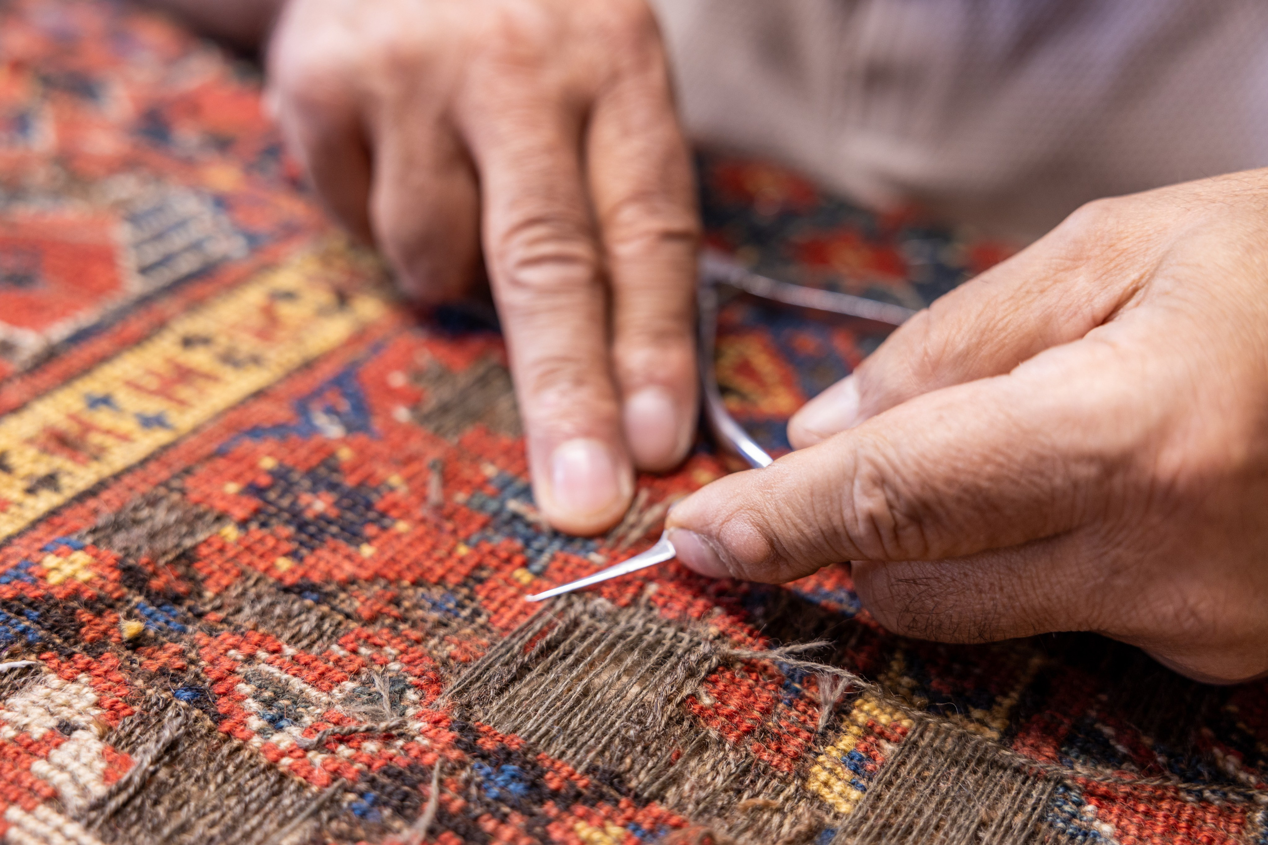 Teppichrestaurator, Salzburg, 2024. Guzel Kolobova| Fotografin| Salzburg