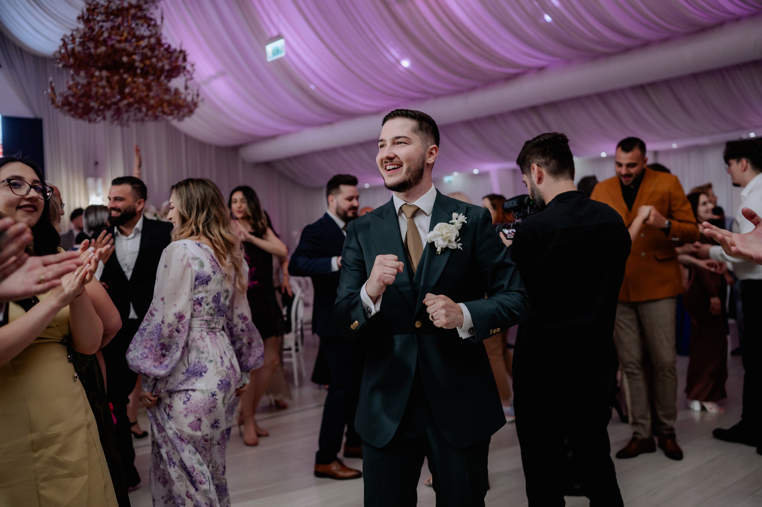 Nunta la Hotel Capitol Iasi. Proud Vision Weddings | Wedding Photography & Film — Servicii profesionale Foto Video Nunta Iasi