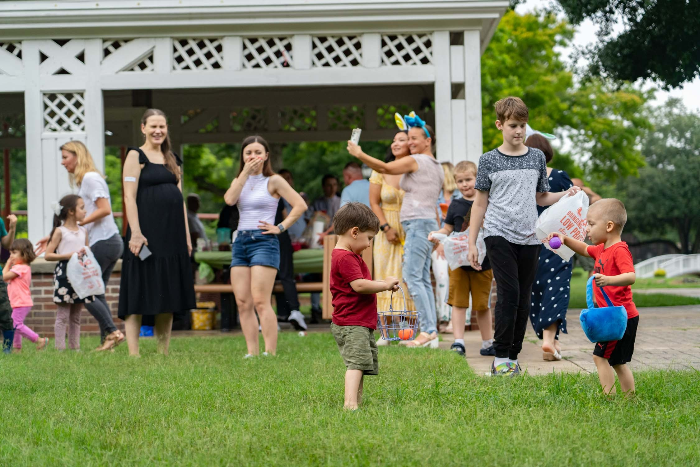 Easter picnic. Photographer Irina Kozhemyakina. Houston