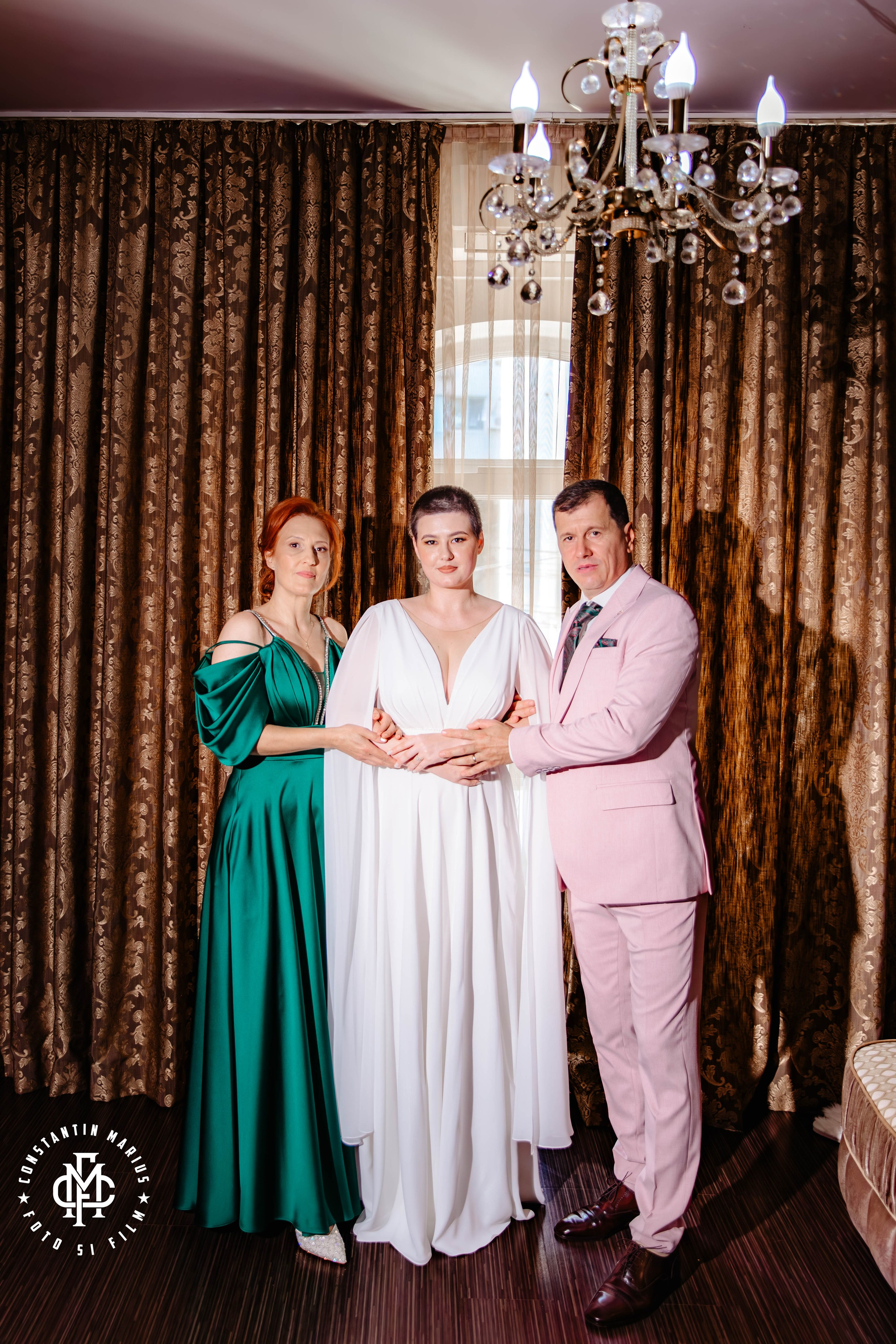 WEDDING PHOTOGRAPHY. DESPRE NOI