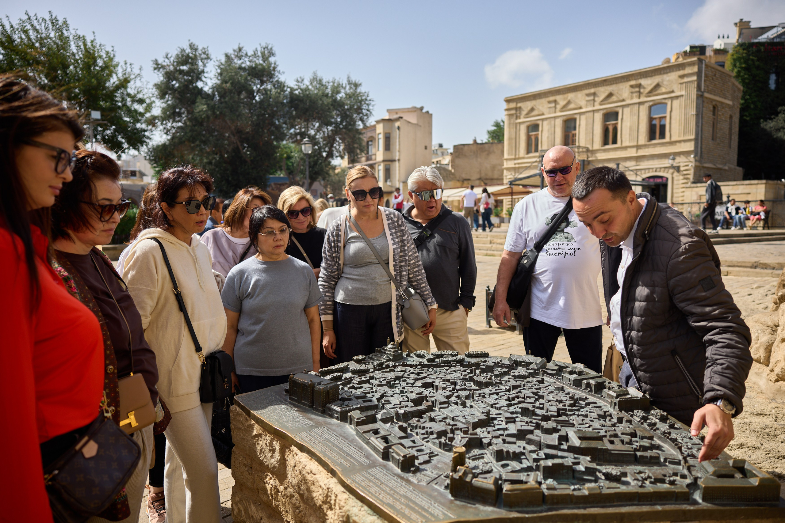 Экскурсия по Баку. День 2. Photographer in Baku Kamran Enceladus