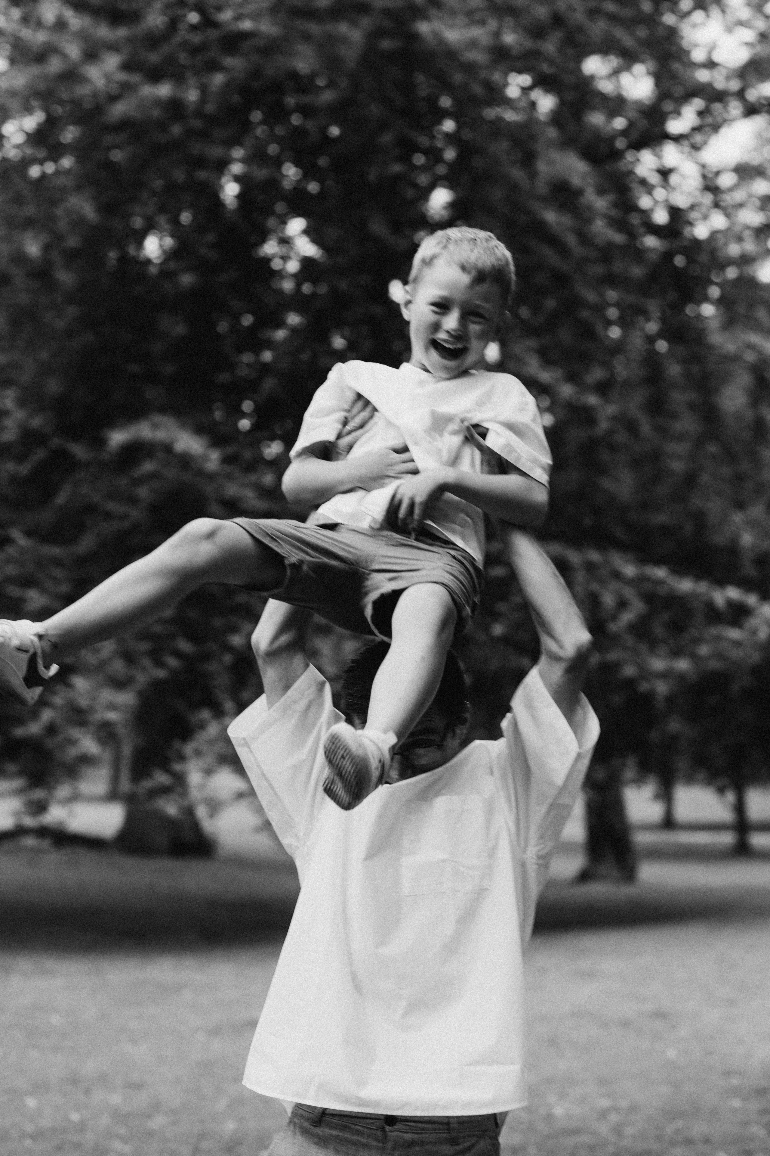 Kaivopuisto. Wedding and potrait photographer in Helsinki Vickan O