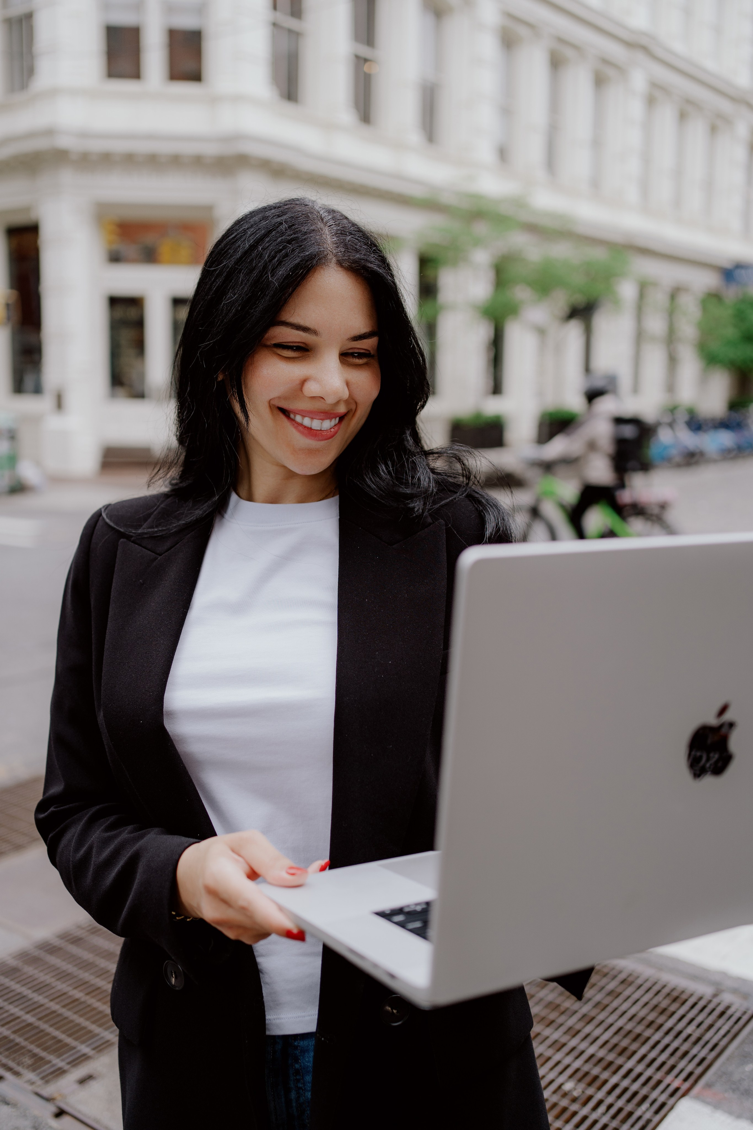 Sara. Videographer and photographer in New York // MAKAROV.VIDEO