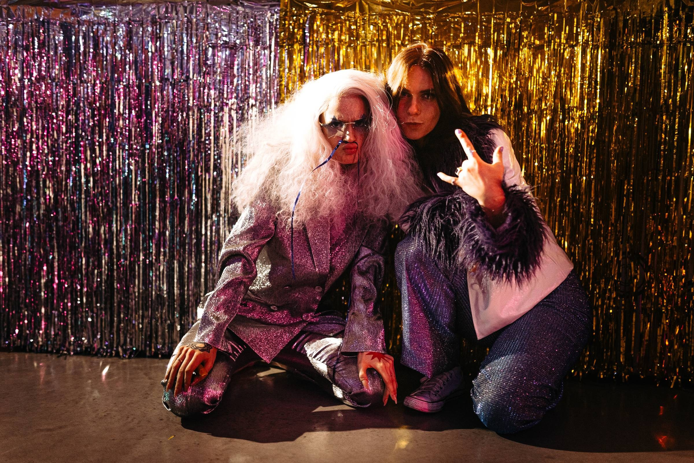 KĀZAS BEZ ROBEŽĀM DISKO STILĀ