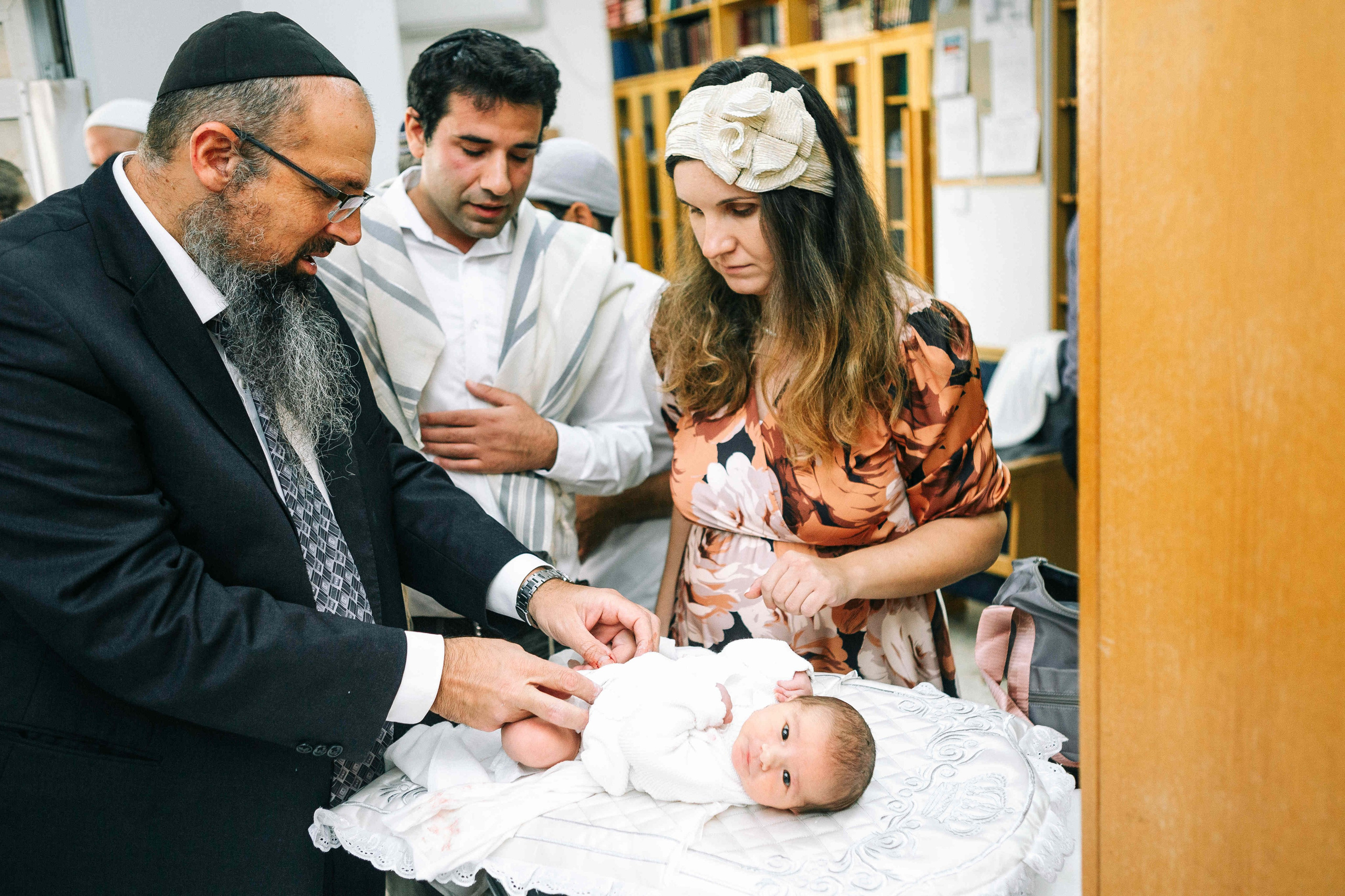 BRITH MILA IN THE SMALL SYNAGOGUE. PHOTOGRAPHER IN ISRAEL