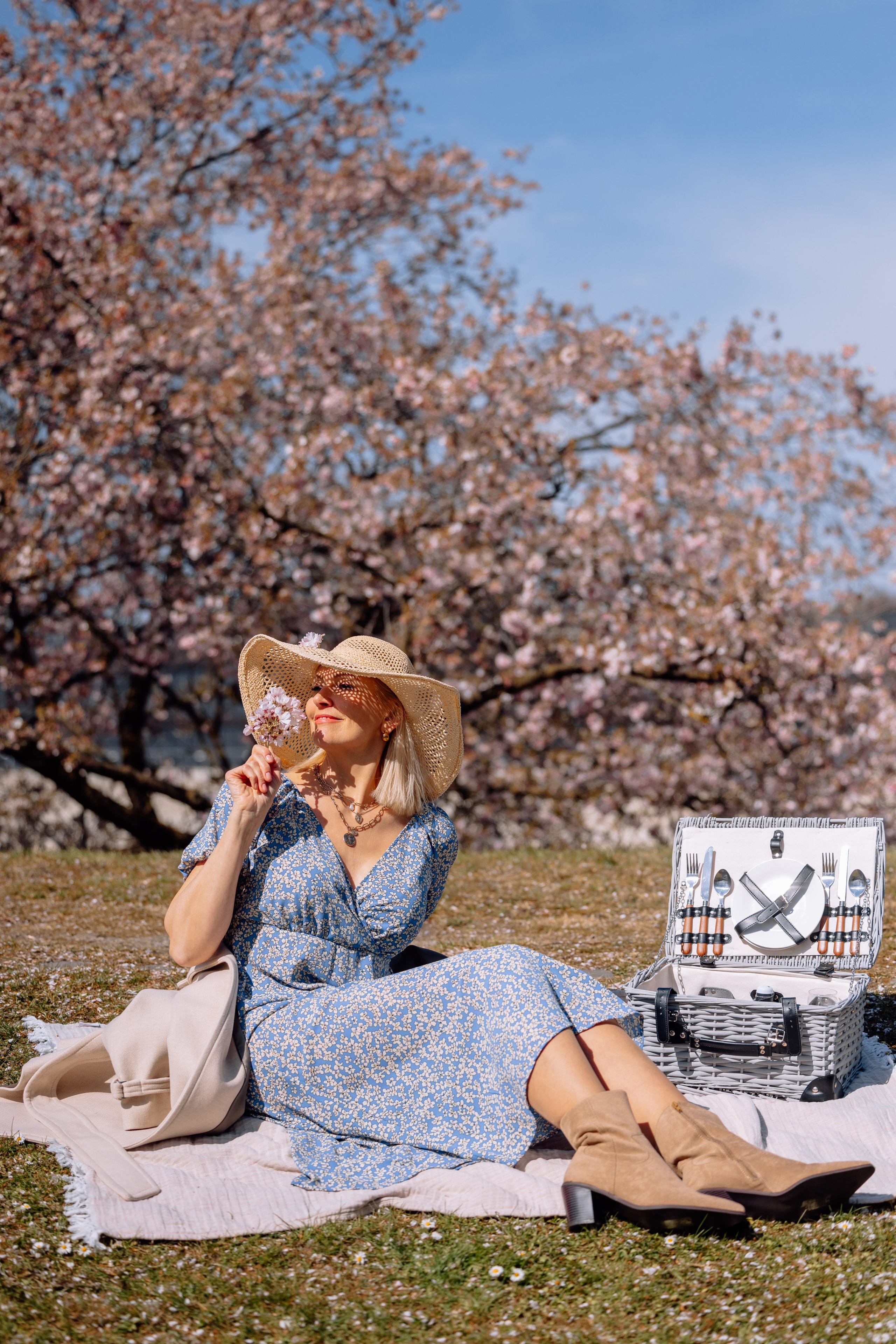 Blütezeit im Olympiapark München. Hochzeitsfotograf München Taufe Familienfotograf Tanja Mauke