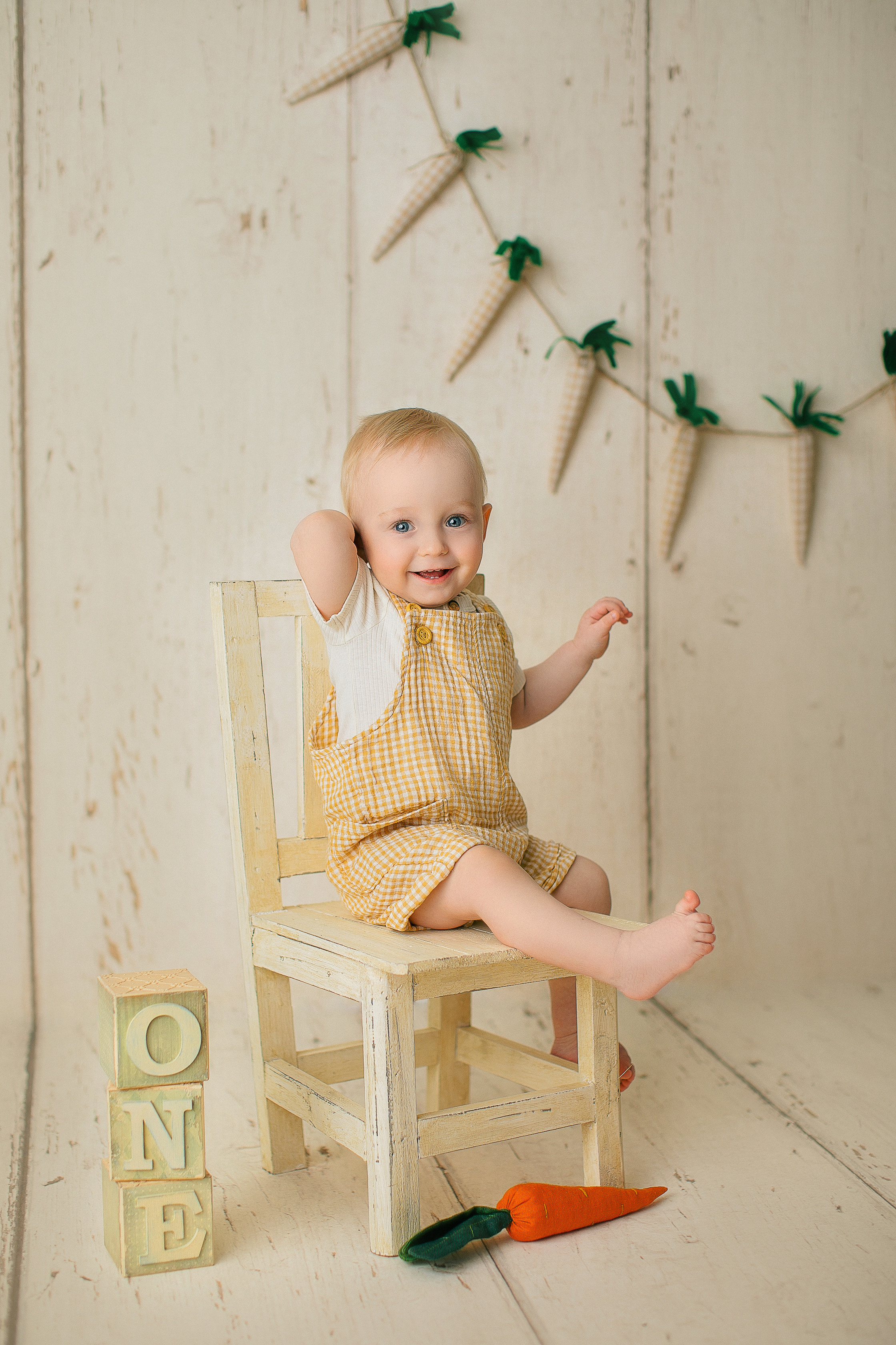 Birthday/Cake-smash. Family, kids portrait and newborn photographer in Chicago Illinois