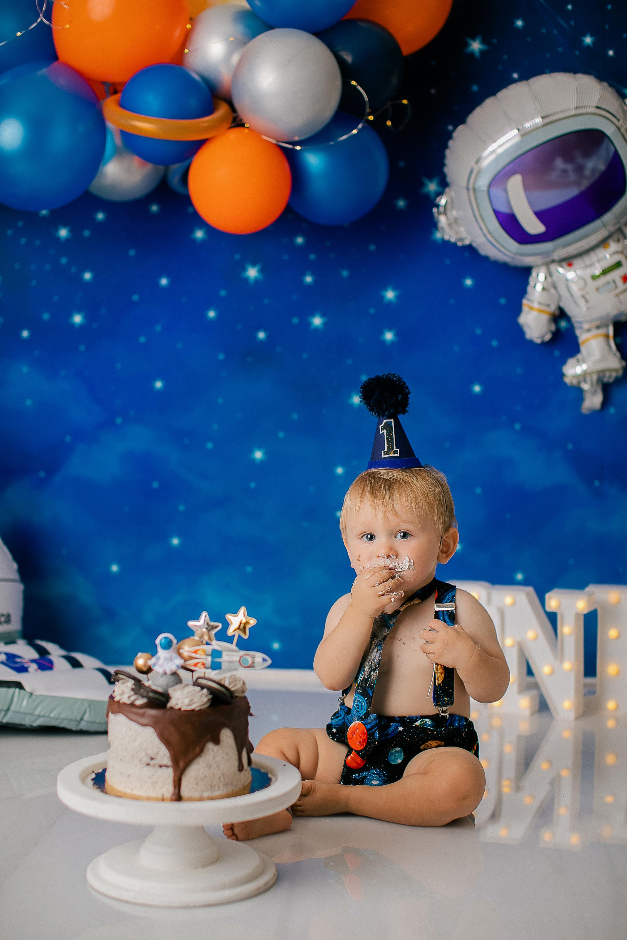 Birthday/Cake-smash. Family, kids portrait and newborn photographer in Chicago Illinois