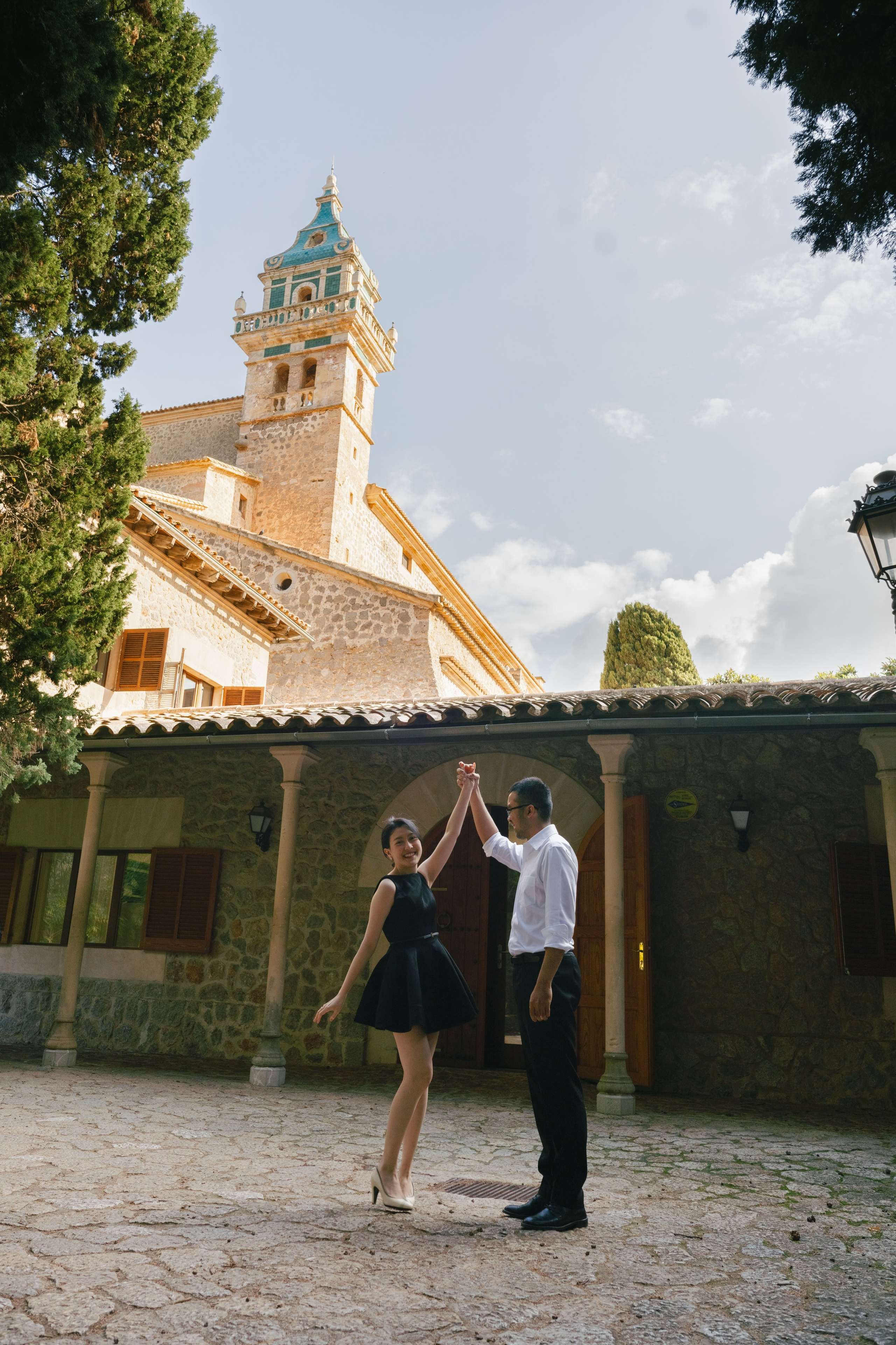 Romantic Couple Photoshoot in Valldemossa. Photographer in Mallorca