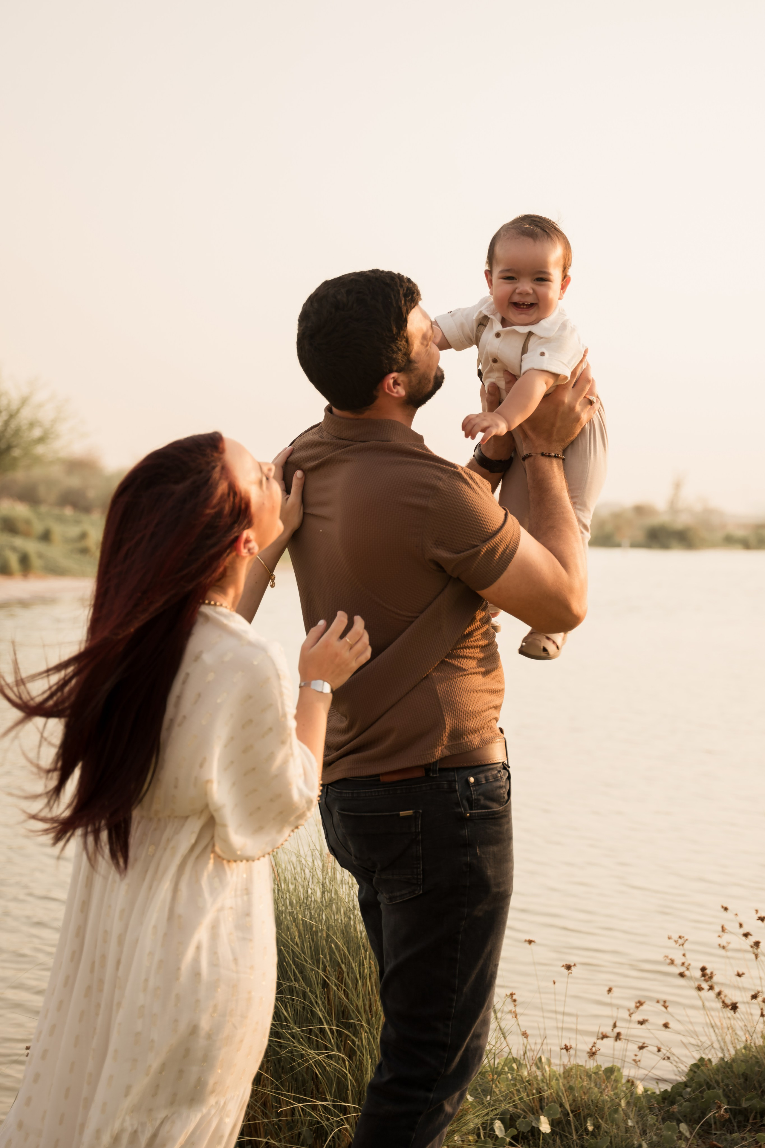 Cake by the Lake. Angela Iakovleva — Family Photographer in Dubai