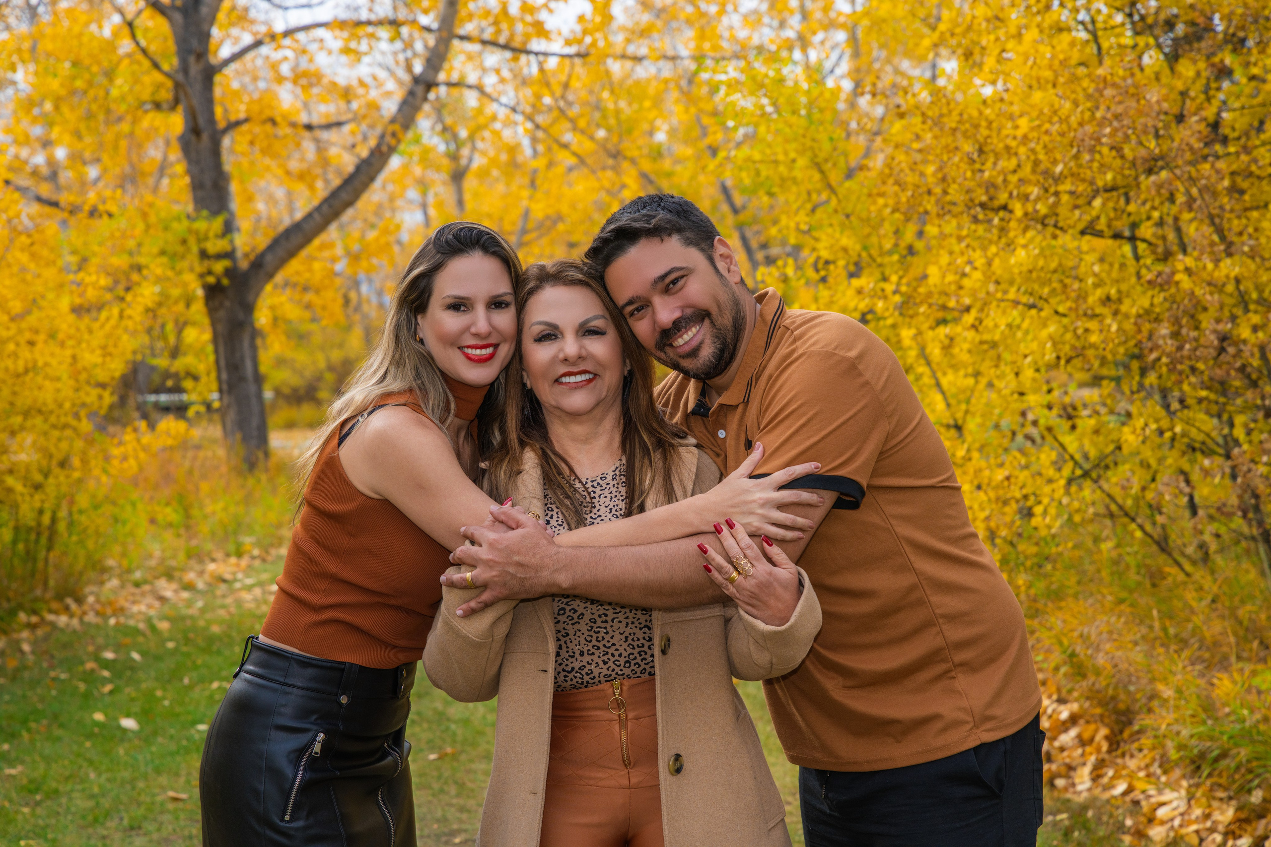 Ariana’s Family. Carlos Lima Photography — Photographer in Calgary