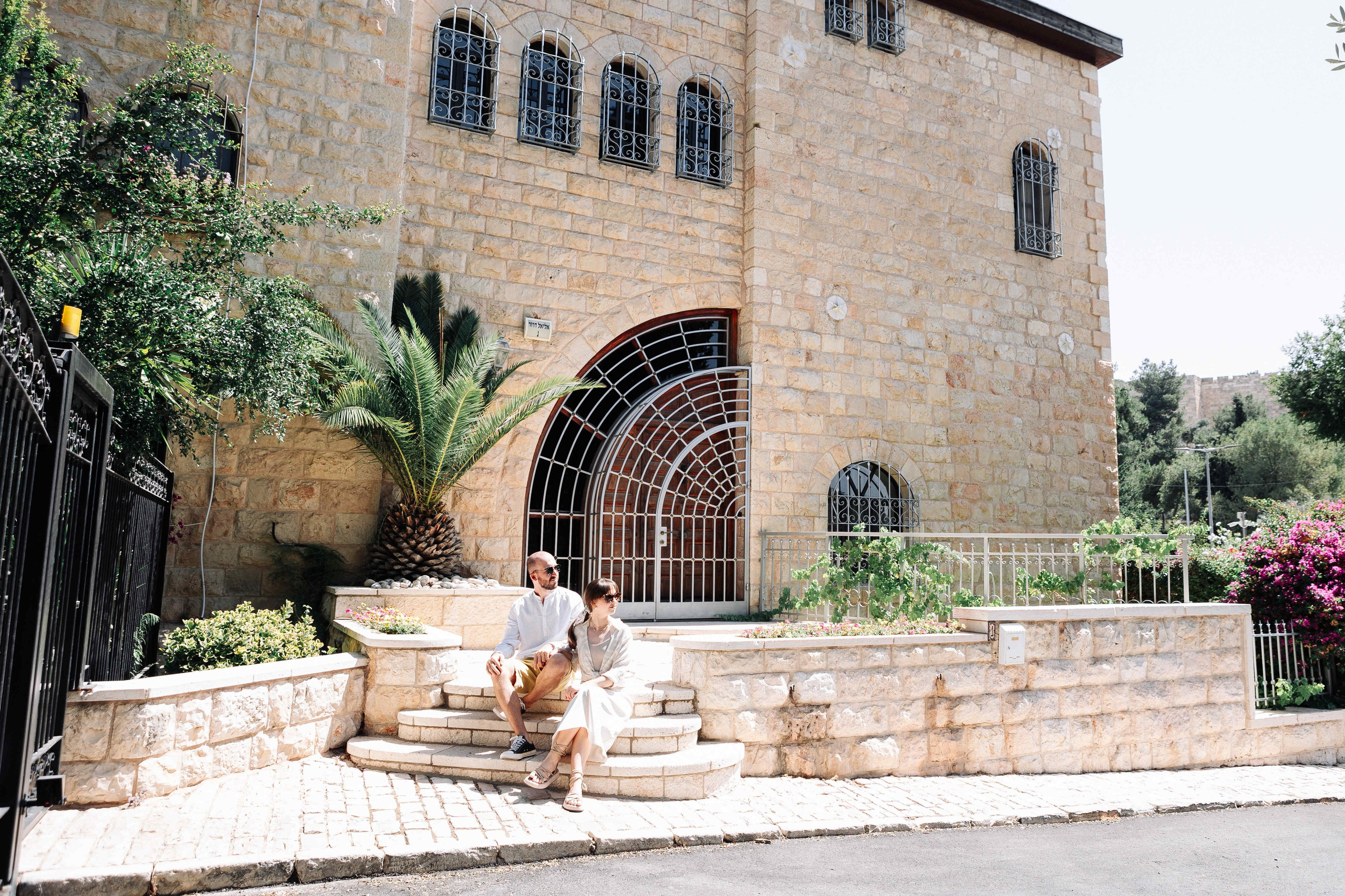 A MONTH AFTER THE WEDDING (morning). PHOTOGRAPHER IN ISRAEL