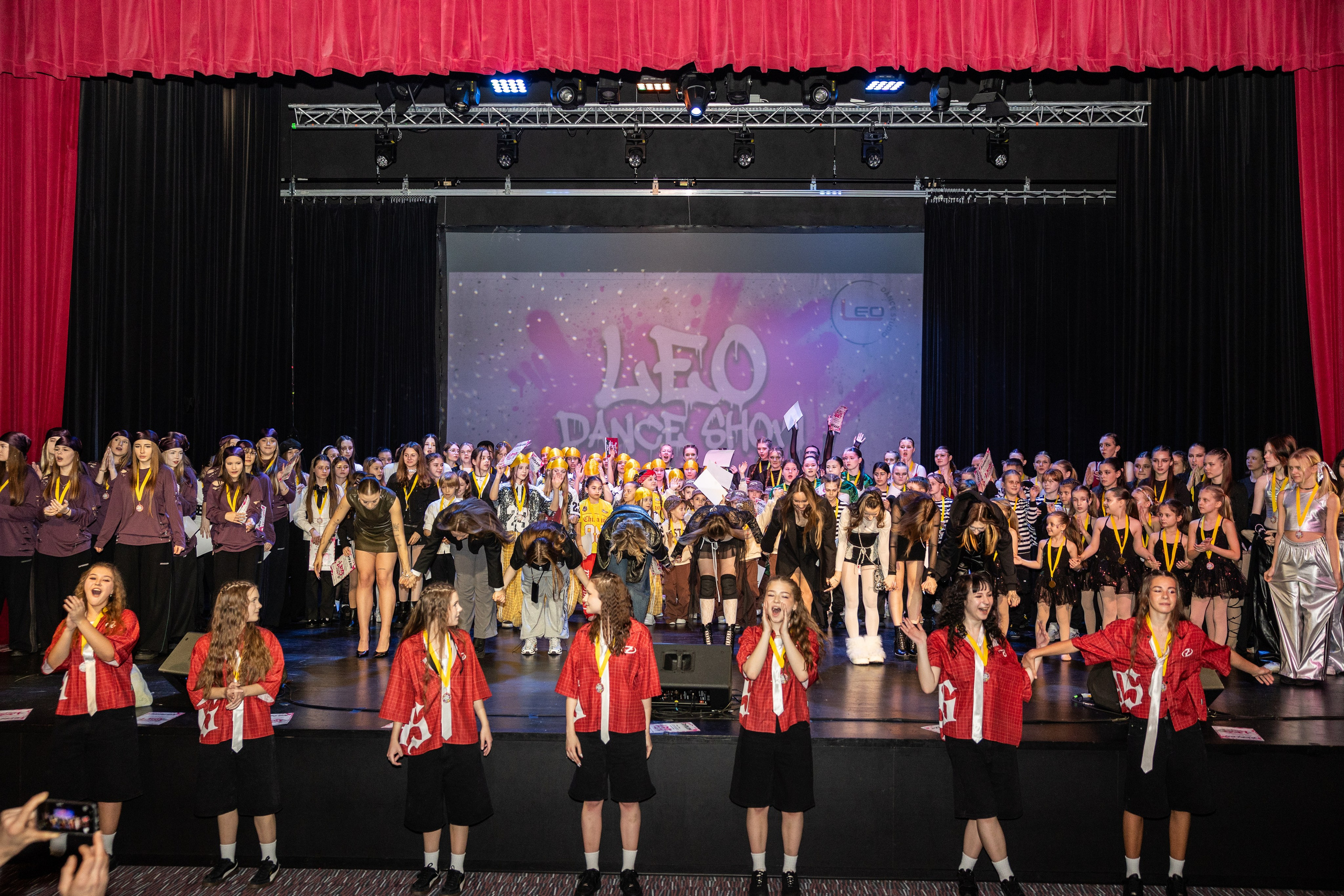 LEO DANCE SHOW WINTER 2025. Семейный и детский фотограф в Варшаве Мила Бобровская