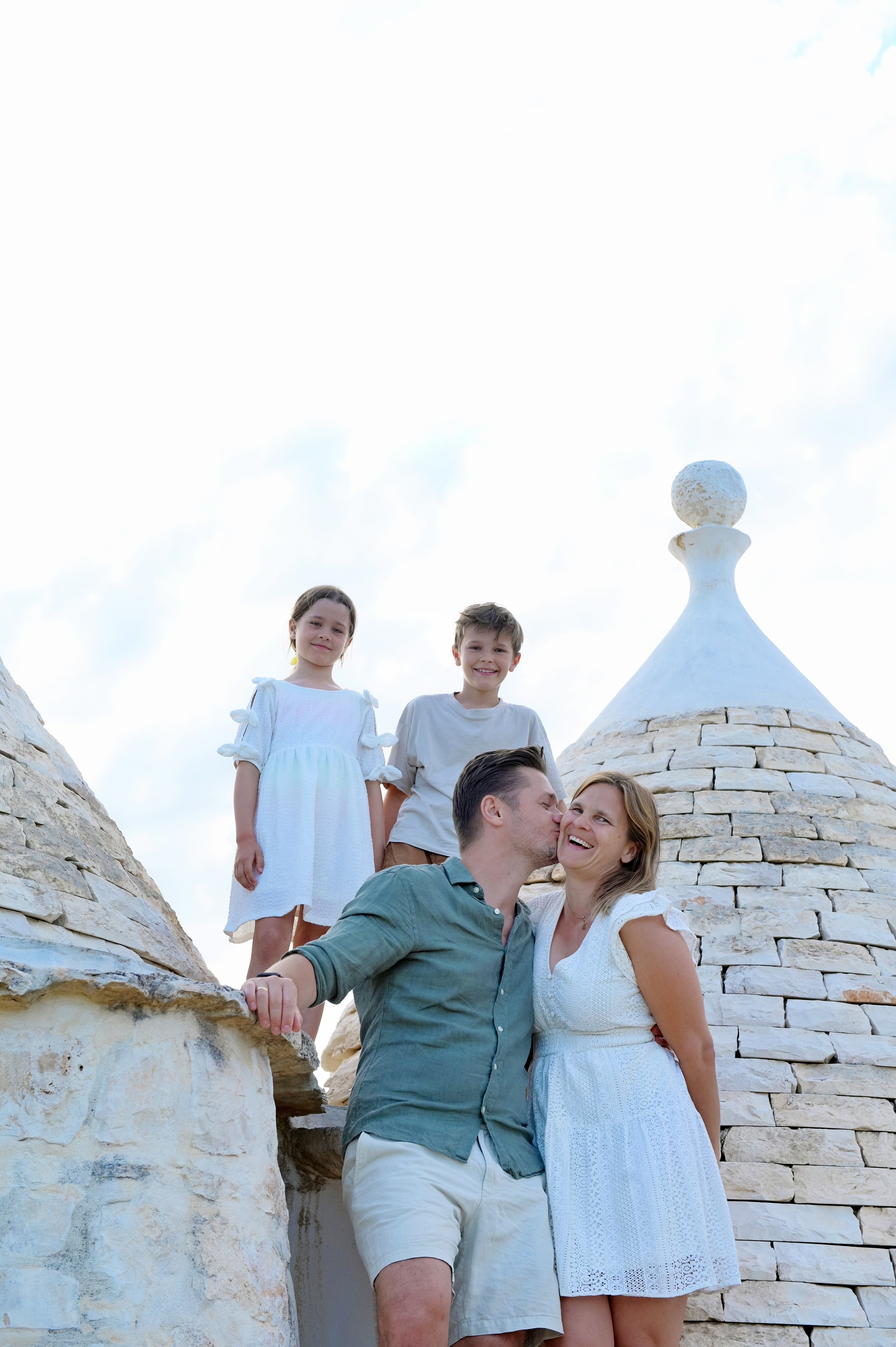 Big Family Story at a Masseria in Puglia. Fotografa in Puglia e Roma — Servizi fotografici romantici in Italia