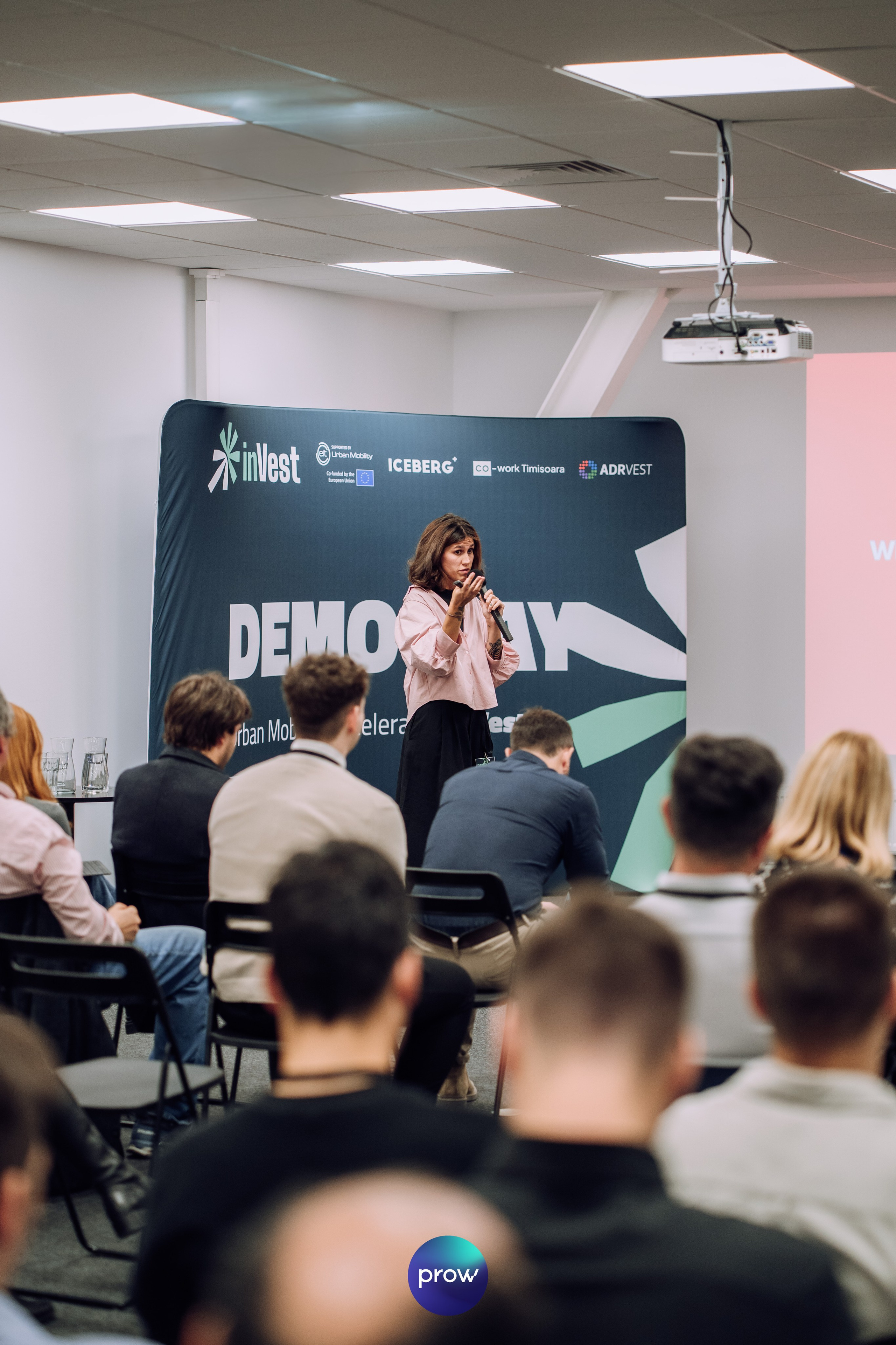 InVest DemoDay @ Cowork. Cozac Cristian Photographer