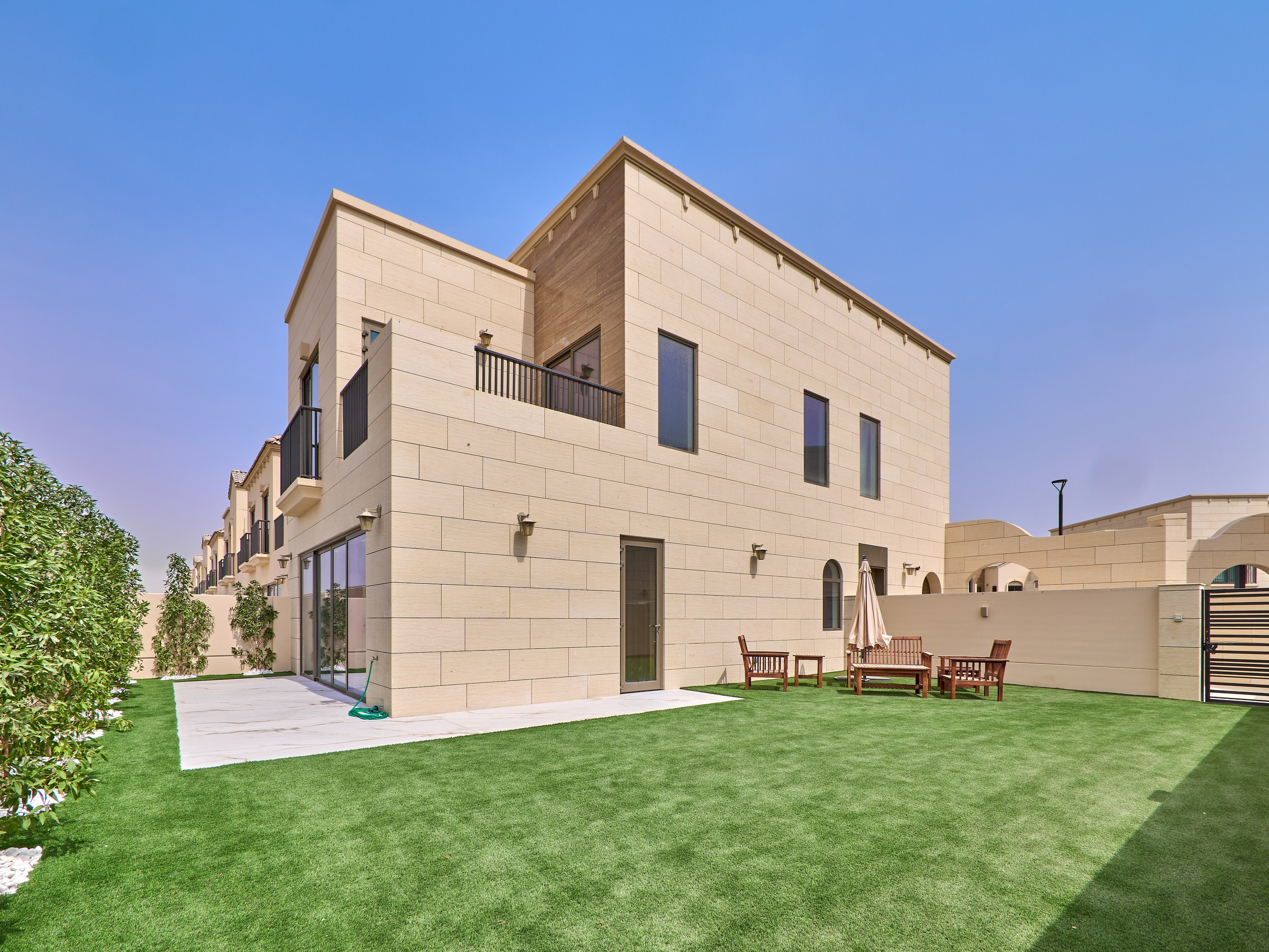 Jasmine Lane Townhouse Photography — Dubai Real Estate Listing. Hotel Photographer in Dubai — Interiors & Commercial by Oleg Novikov