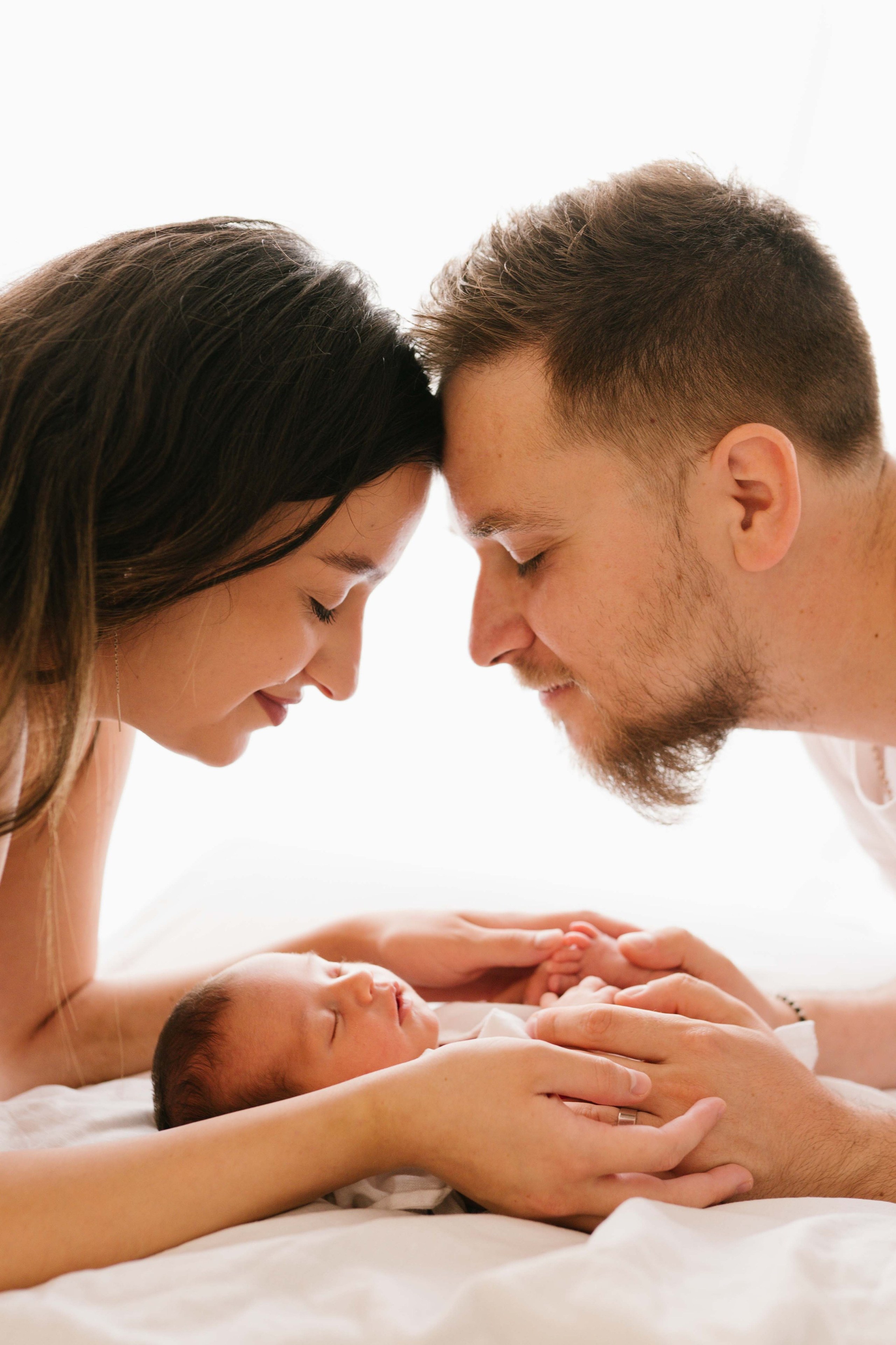 Inspira sesiune foto nou-nascut. Madalina Beda- Artist vizual, fotograf, doula la nastere, consultant babywearing Brasov si in toata tara