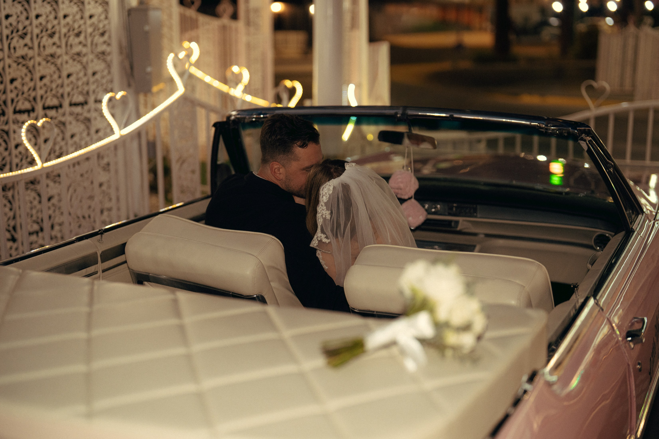 Isabela&Sean. Wedding & elopement photographer Viktoriya Kravtsov. Las Vegas